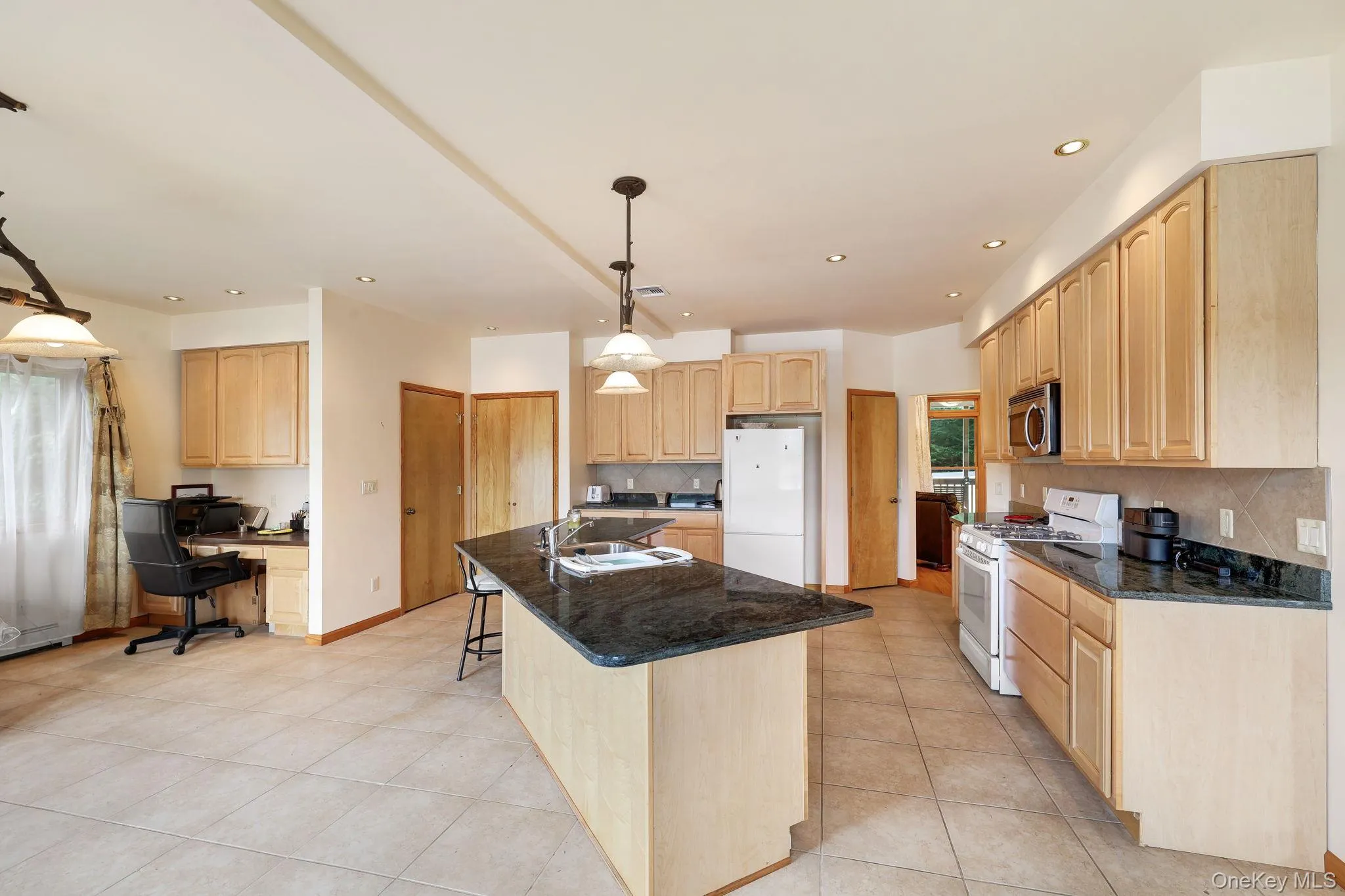 9 Surrey Street, Thompson, NY, 4 Bedrooms Bedrooms, 10 Rooms Rooms,3 BathroomsBathrooms,Residential,For Rent,Surrey,0,976701 9 Surrey Street, Thompson, NY, 4 Bedrooms Bedrooms, 10 Rooms Rooms,3 BathroomsBathrooms,Residential,For Rent,Surrey,0,976701