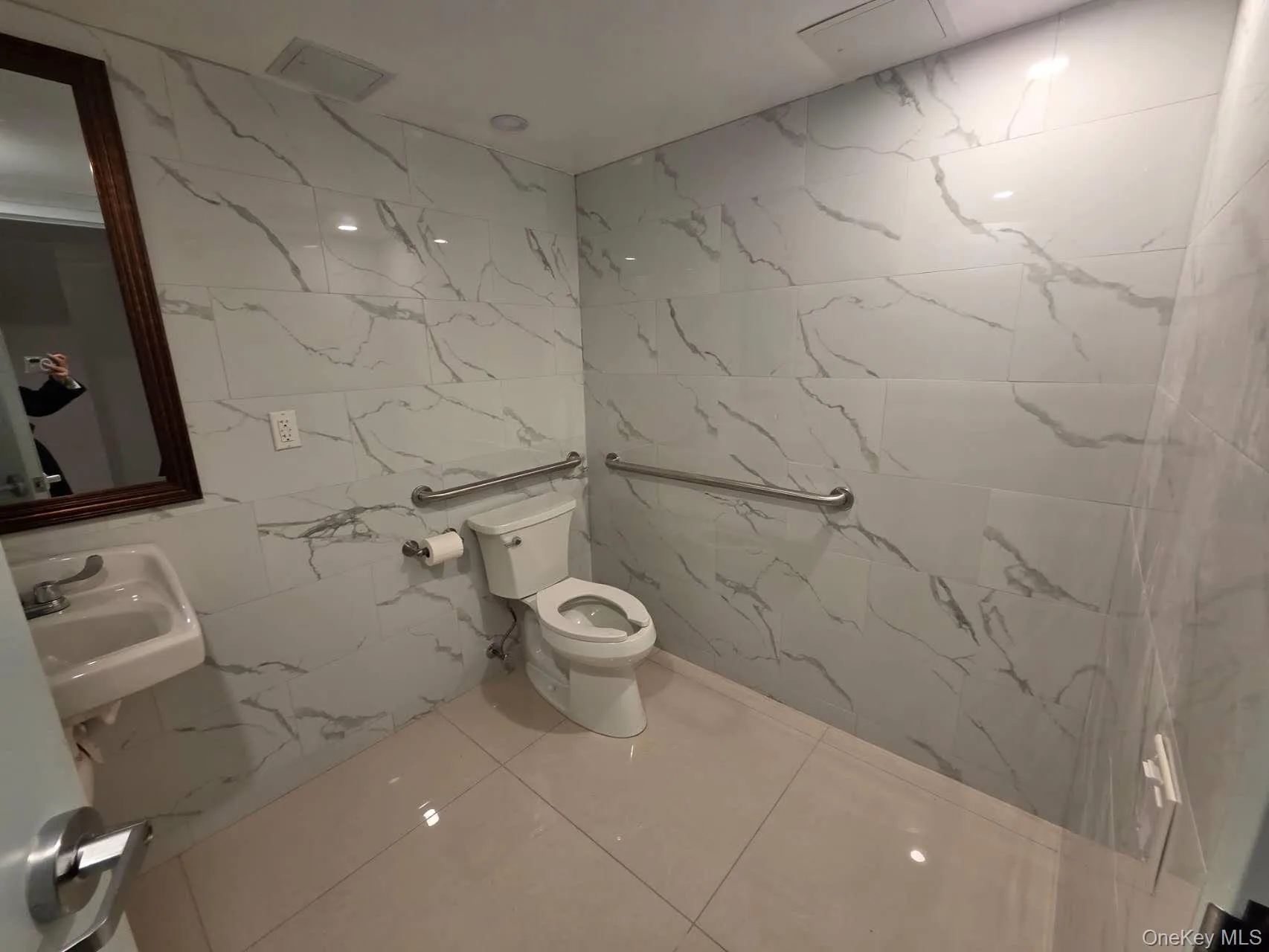 147-12 Roosevelt Ave, New York, NY, ,Commercial Lease,For Rent,Roosevelt Ave,0,976720 147-12 Roosevelt Ave, New York, NY, ,Commercial Lease,For Rent,Roosevelt Ave,0,976720