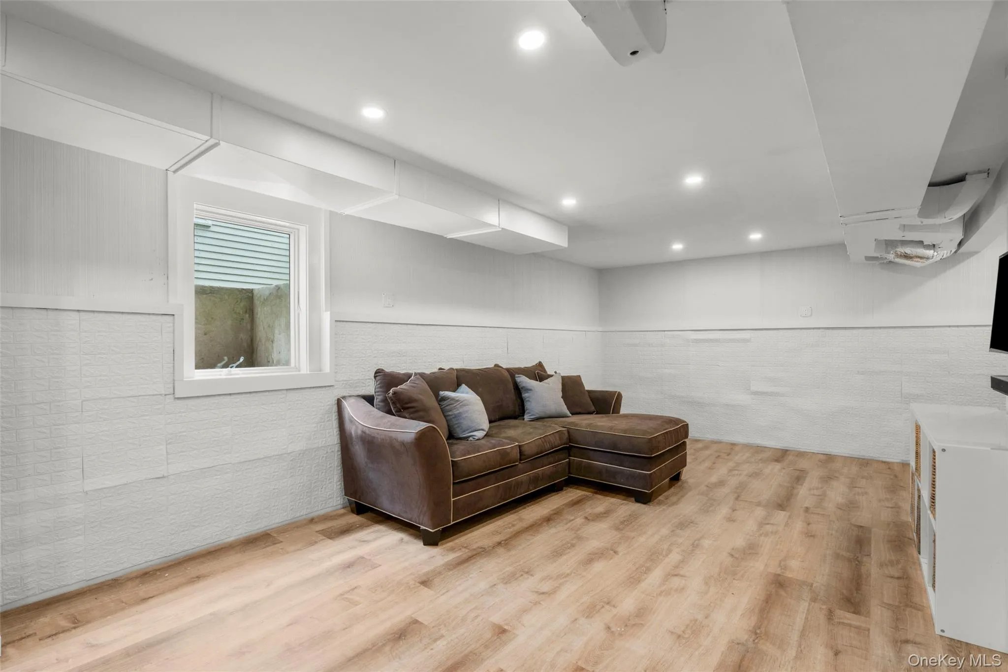 42 Iselin Terrace, Mamaroneck, NY, 4 Bedrooms Bedrooms, 9 Rooms Rooms,2 BathroomsBathrooms,Residential Lease,For Rent,Iselin,0,976746 42 Iselin Terrace, Mamaroneck, NY, 4 Bedrooms Bedrooms, 9 Rooms Rooms,2 BathroomsBathrooms,Residential Lease,For Rent,Iselin,0,976746