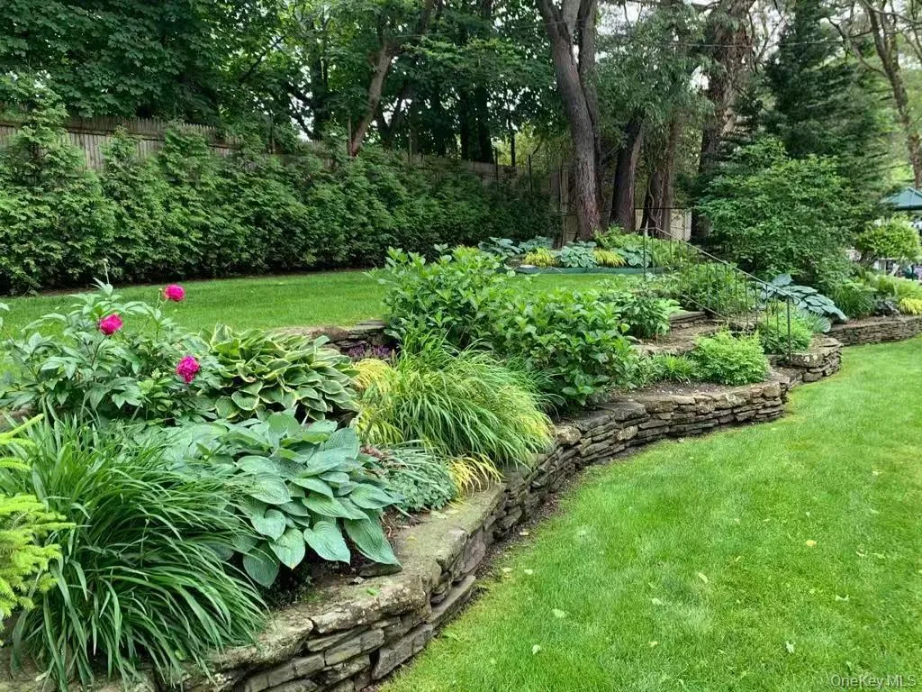 44 Sully Drive, North Hempstead, NY, 4 Bedrooms Bedrooms, 11 Rooms Rooms,2 BathroomsBathrooms,Residential Lease,For Rent,Sully,0,976777 44 Sully Drive, North Hempstead, NY, 4 Bedrooms Bedrooms, 11 Rooms Rooms,2 BathroomsBathrooms,Residential Lease,For Rent,Sully,0,976777
