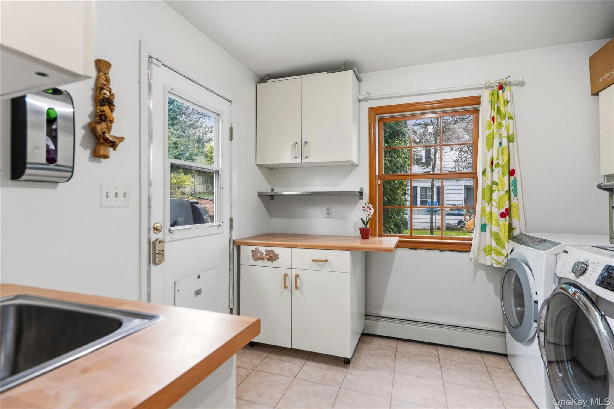 44 Sully Drive, North Hempstead, NY, 4 Bedrooms Bedrooms, 11 Rooms Rooms,2 BathroomsBathrooms,Residential Lease,For Rent,Sully,0,976777 44 Sully Drive, North Hempstead, NY, 4 Bedrooms Bedrooms, 11 Rooms Rooms,2 BathroomsBathrooms,Residential Lease,For Rent,Sully,0,976777