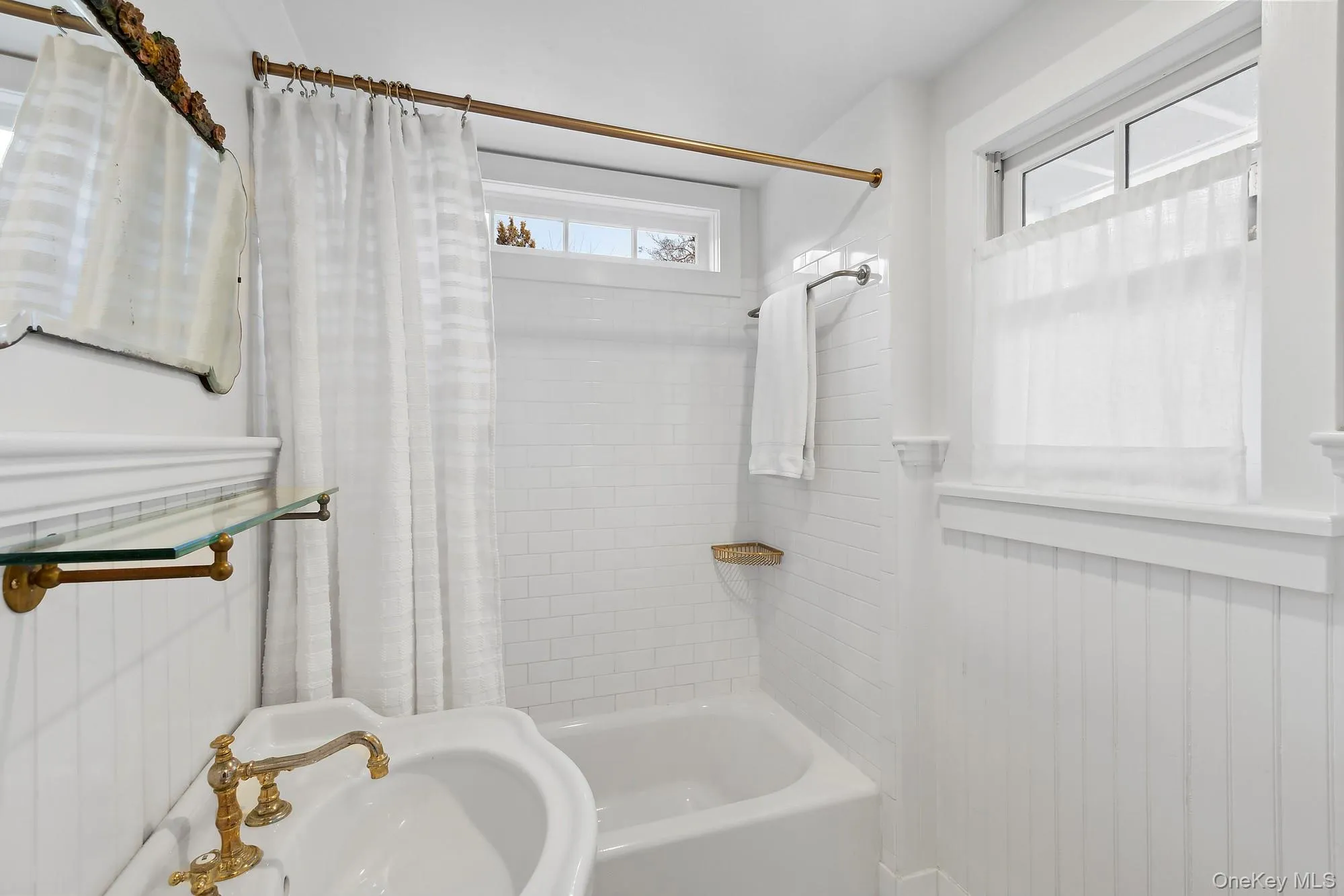 393 Hill Street, Southampton, NY, 3 Bedrooms Bedrooms, 5 Rooms Rooms,2 BathroomsBathrooms,Residential Lease,For Rent,Hill,0,976778 393 Hill Street, Southampton, NY, 3 Bedrooms Bedrooms, 5 Rooms Rooms,2 BathroomsBathrooms,Residential Lease,For Rent,Hill,0,976778