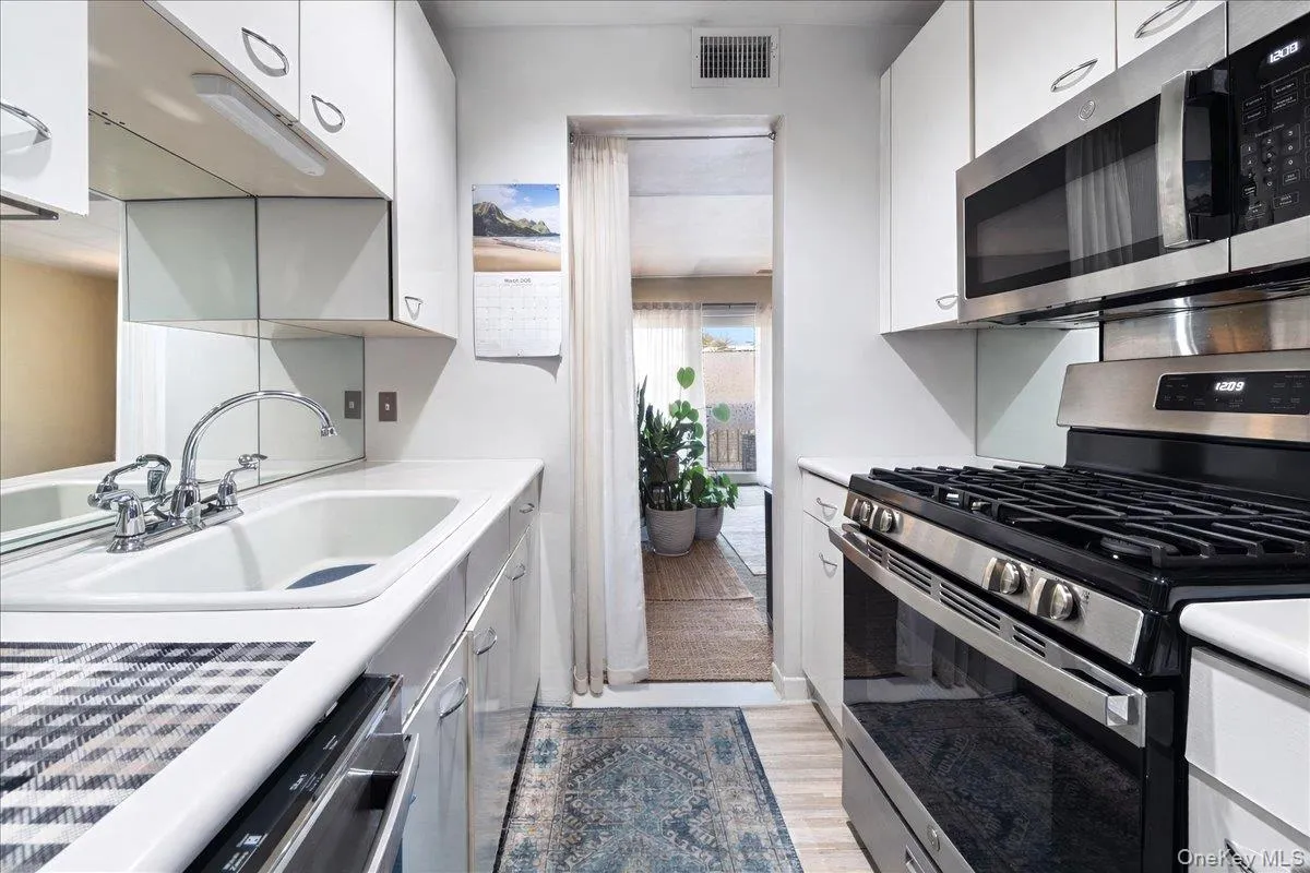 37 Harbor Lane, New Rochelle, NY, 1 Bedroom Bedrooms, 4 Rooms Rooms,1 BathroomBathrooms,Residential,For Rent,Harbor,0,976785 37 Harbor Lane, New Rochelle, NY, 1 Bedroom Bedrooms, 4 Rooms Rooms,1 BathroomBathrooms,Residential,For Rent,Harbor,0,976785