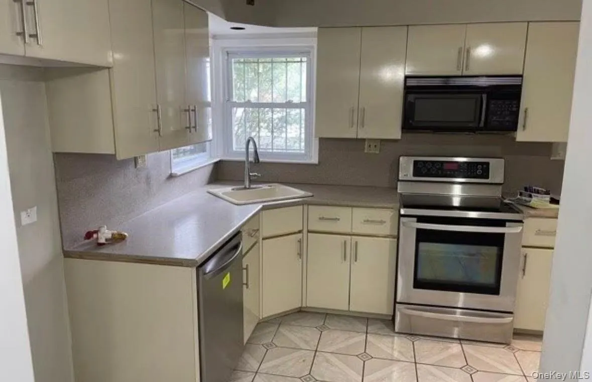 848 Center Drive, Hempstead, NY, 3 Bedrooms Bedrooms, 6 Rooms Rooms,1 BathroomBathrooms,Residential Lease,For Rent,Center,0,976792 848 Center Drive, Hempstead, NY, 3 Bedrooms Bedrooms, 6 Rooms Rooms,1 BathroomBathrooms,Residential Lease,For Rent,Center,0,976792