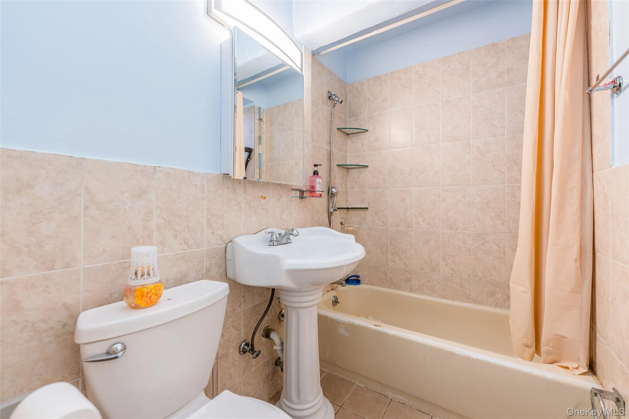 15025 72nd Road, New York, NY, 2 Bedrooms Bedrooms, 5 Rooms Rooms,1 BathroomBathrooms,Residential,For Rent,72nd,0,KEY976820 15025 72nd Road, New York, NY, 2 Bedrooms Bedrooms, 5 Rooms Rooms,1 BathroomBathrooms,Residential,For Rent,72nd,0,KEY976820