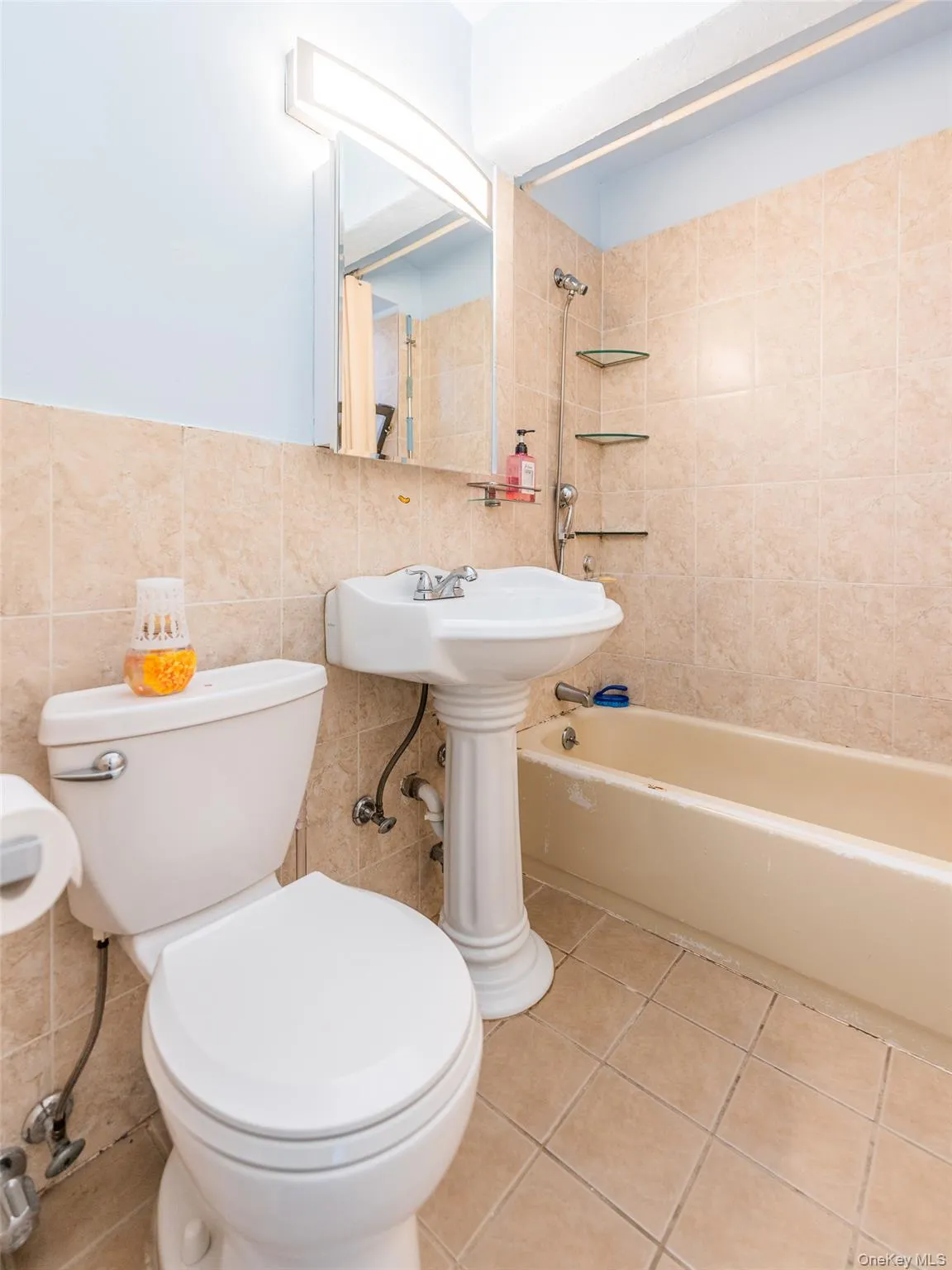 15025 72nd Road, New York, NY, 2 Bedrooms Bedrooms, 5 Rooms Rooms,1 BathroomBathrooms,Residential,For Rent,72nd,0,KEY976820 15025 72nd Road, New York, NY, 2 Bedrooms Bedrooms, 5 Rooms Rooms,1 BathroomBathrooms,Residential,For Rent,72nd,0,KEY976820