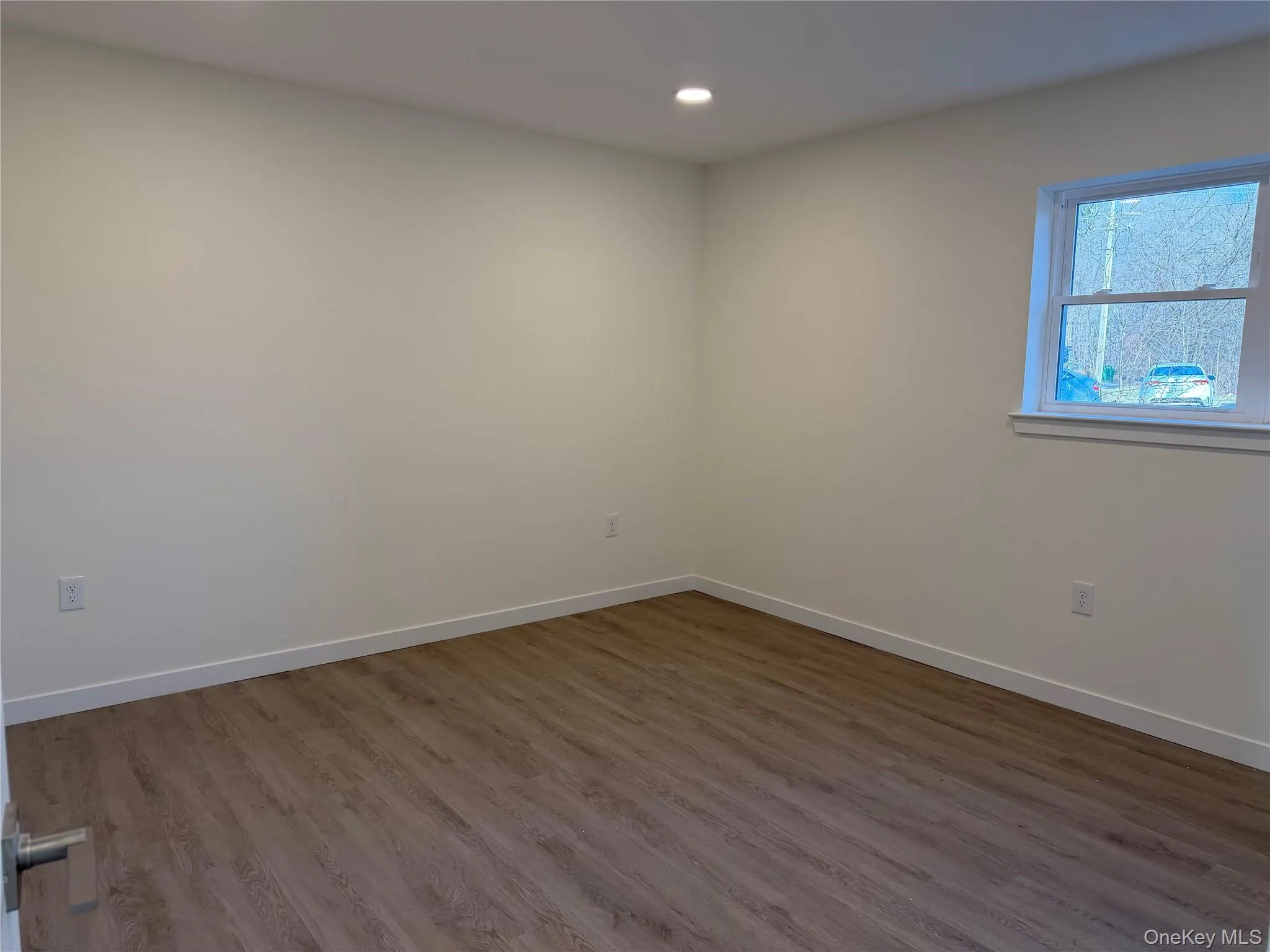 Bedroom has lots of lights with nice size windows. Bedroom has lots of lights with nice size windows.