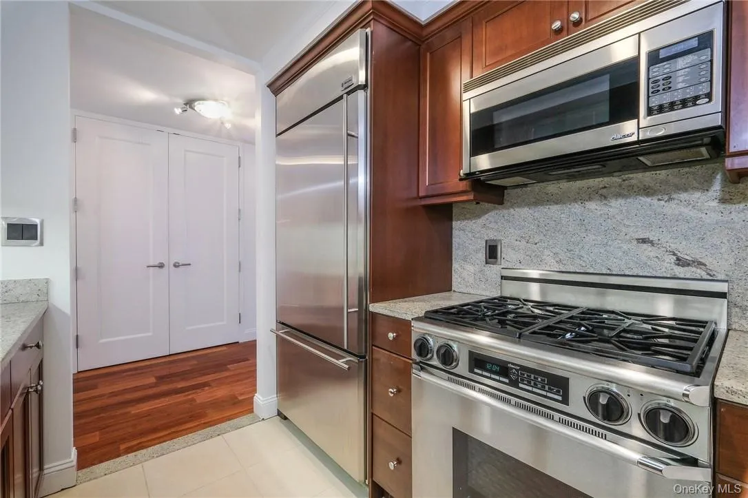 10 City Place, White Plains, NY, 1 Bedroom Bedrooms, 3 Rooms Rooms,1 BathroomBathrooms,Residential Lease,For Rent,City,0,976843 10 City Place, White Plains, NY, 1 Bedroom Bedrooms, 3 Rooms Rooms,1 BathroomBathrooms,Residential Lease,For Rent,City,0,976843