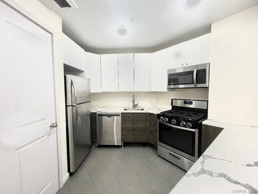 55 Middle Neck Road, North Hempstead, NY, 2 Bedrooms Bedrooms, 6 Rooms Rooms,2 BathroomsBathrooms,Residential Lease,For Rent,Middle Neck,0,976859 55 Middle Neck Road, North Hempstead, NY, 2 Bedrooms Bedrooms, 6 Rooms Rooms,2 BathroomsBathrooms,Residential Lease,For Rent,Middle Neck,0,976859