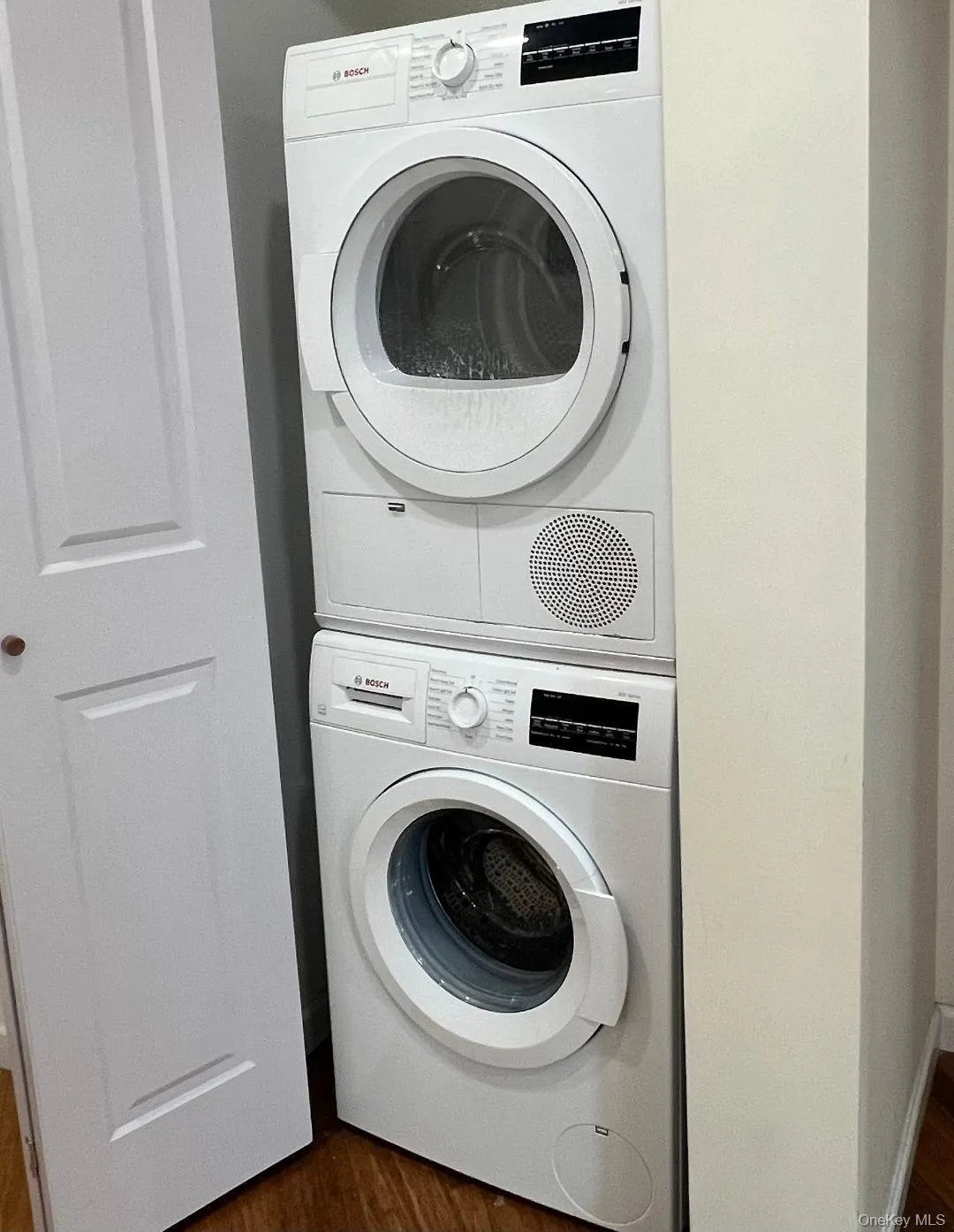 55 Middle Neck Road, North Hempstead, NY, 2 Bedrooms Bedrooms, 6 Rooms Rooms,2 BathroomsBathrooms,Residential Lease,For Rent,Middle Neck,0,976859 55 Middle Neck Road, North Hempstead, NY, 2 Bedrooms Bedrooms, 6 Rooms Rooms,2 BathroomsBathrooms,Residential Lease,For Rent,Middle Neck,0,976859