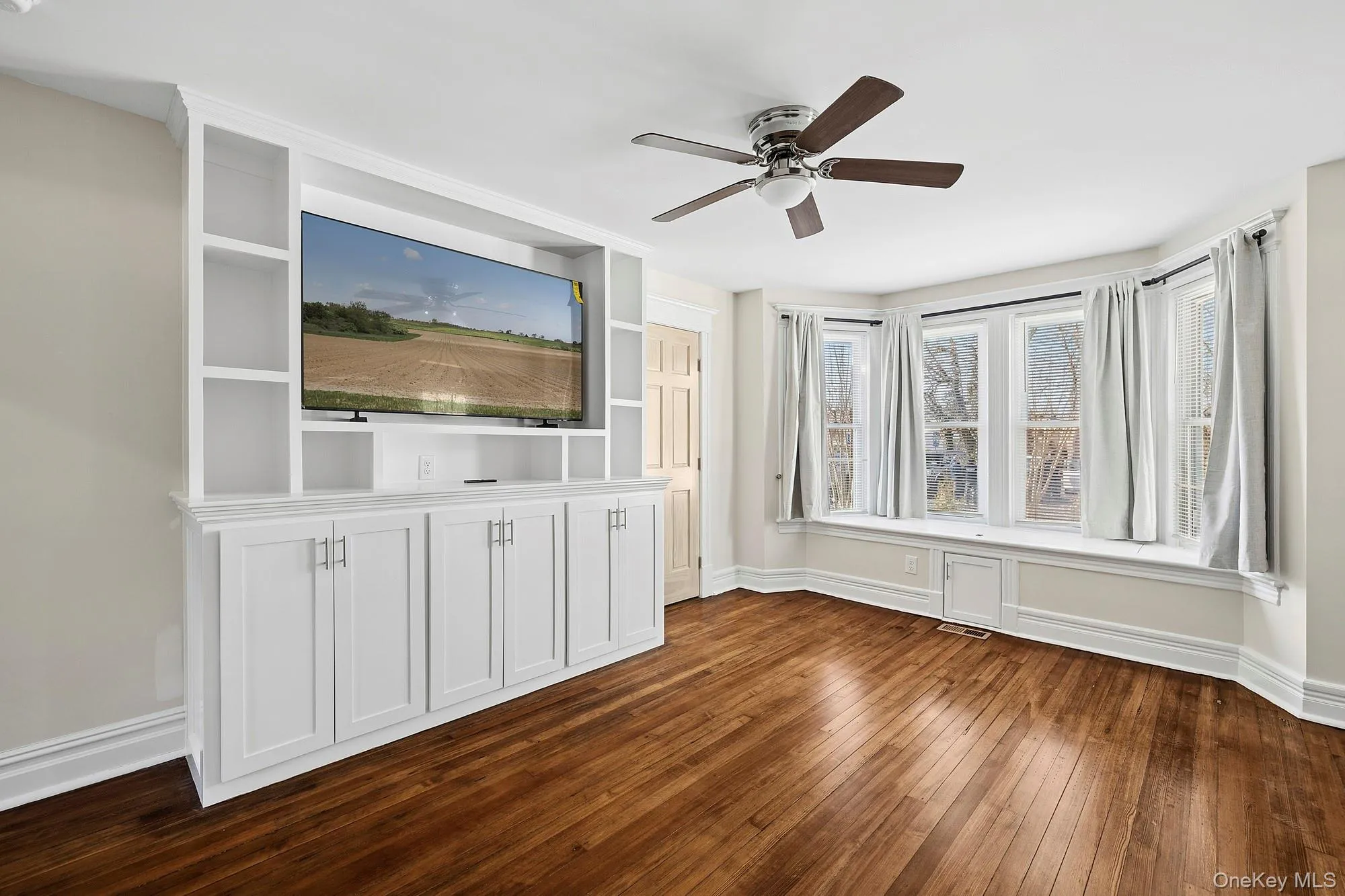 178 Main Road, Riverhead, NY, 7 Bedrooms Bedrooms, 11 Rooms Rooms,5 BathroomsBathrooms,Residential Sale,For Rent,Main,0,976873 178 Main Road, Riverhead, NY, 7 Bedrooms Bedrooms, 11 Rooms Rooms,5 BathroomsBathrooms,Residential Sale,For Rent,Main,0,976873