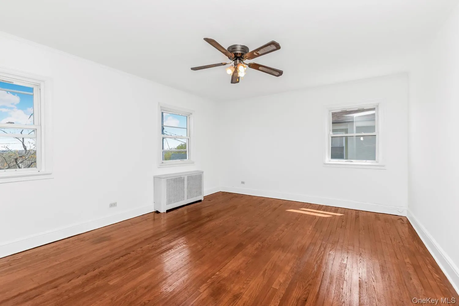 31 Emmett Place, Yonkers, NY, 3 Bedrooms Bedrooms, 6 Rooms Rooms,1 BathroomBathrooms,Residential,For Rent,Emmett,0,976902 31 Emmett Place, Yonkers, NY, 3 Bedrooms Bedrooms, 6 Rooms Rooms,1 BathroomBathrooms,Residential,For Rent,Emmett,0,976902