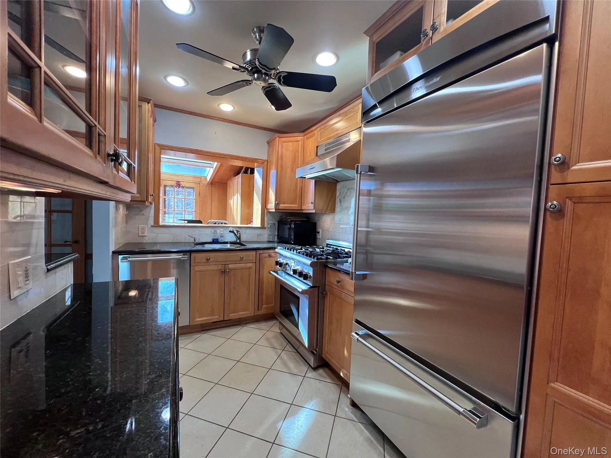 thermadoor appiances, cstumed designed wood cabinetry throughout, tile floor, undercabinet lighting, ceiling lights. thermadoor appiances, cstumed designed wood cabinetry throughout, tile floor, undercabinet lighting, ceiling lights.
