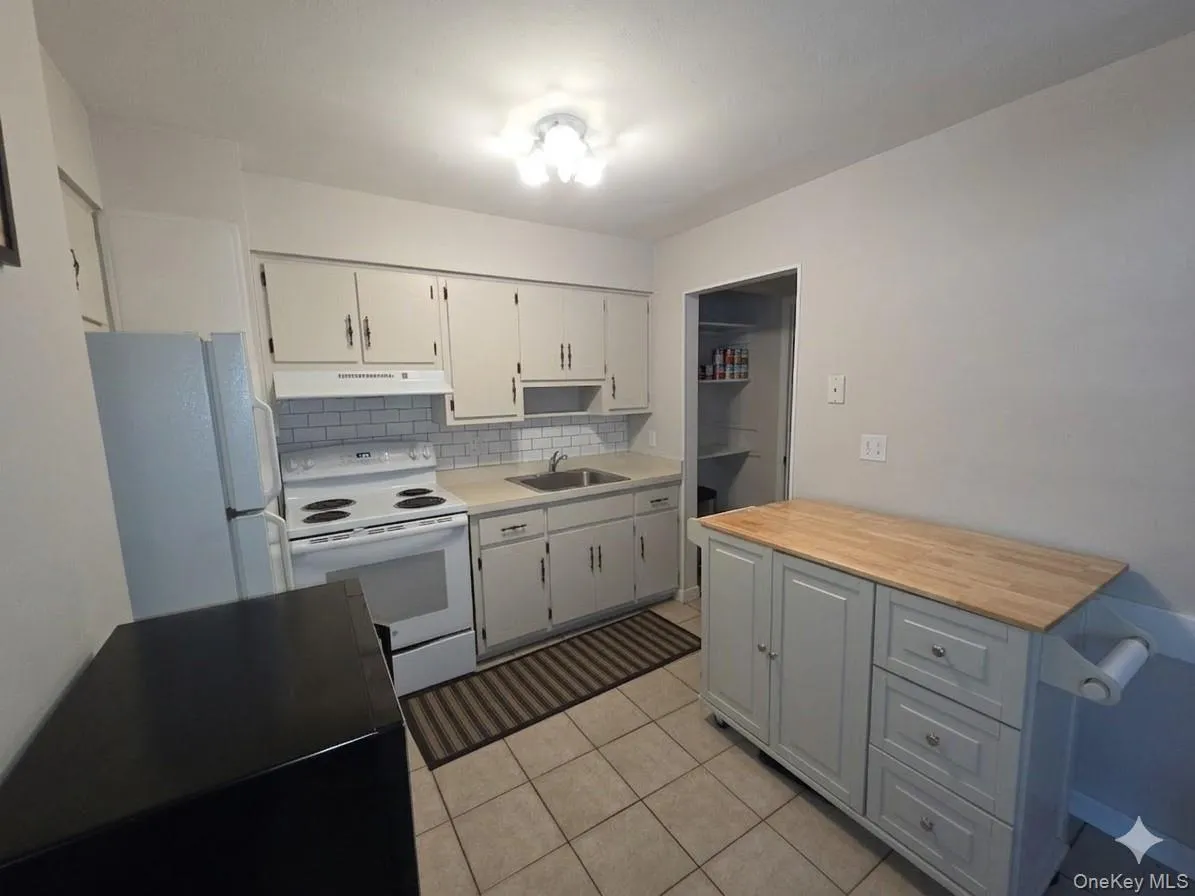 635 South Street, Lloyd, NY, 2 Bedrooms Bedrooms, 4 Rooms Rooms,1 BathroomBathrooms,Residential Lease,For Rent,South,0,976934 635 South Street, Lloyd, NY, 2 Bedrooms Bedrooms, 4 Rooms Rooms,1 BathroomBathrooms,Residential Lease,For Rent,South,0,976934