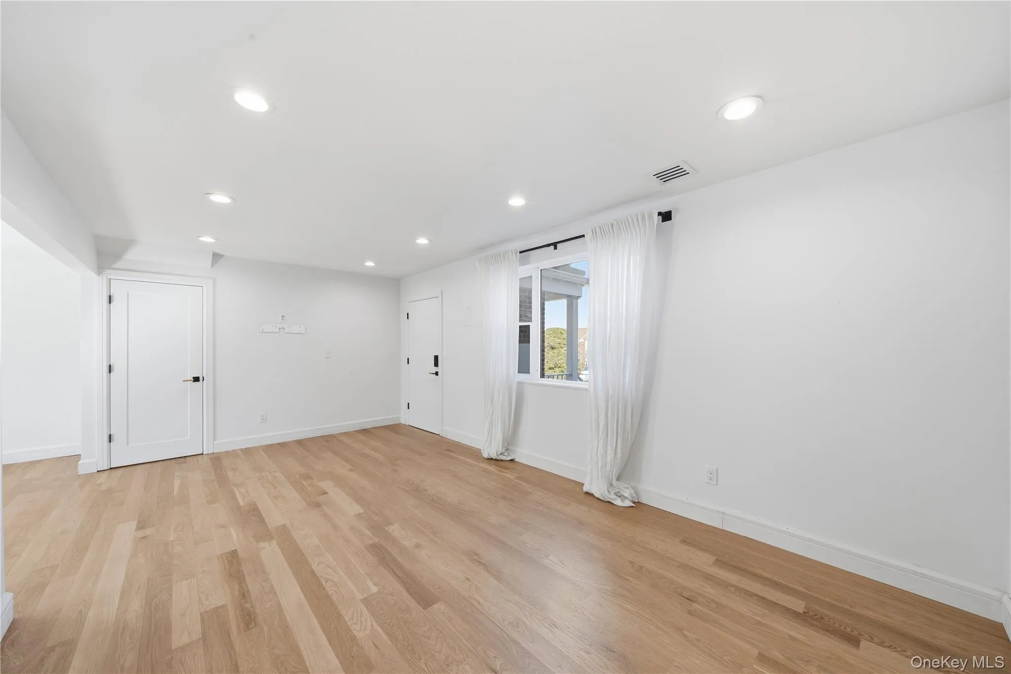 6821 Cloverdale Lane, New York, NY, 3 Bedrooms Bedrooms, 6 Rooms Rooms,3 BathroomsBathrooms,Residential Lease,For Rent,Cloverdale,0,976962 6821 Cloverdale Lane, New York, NY, 3 Bedrooms Bedrooms, 6 Rooms Rooms,3 BathroomsBathrooms,Residential Lease,For Rent,Cloverdale,0,976962