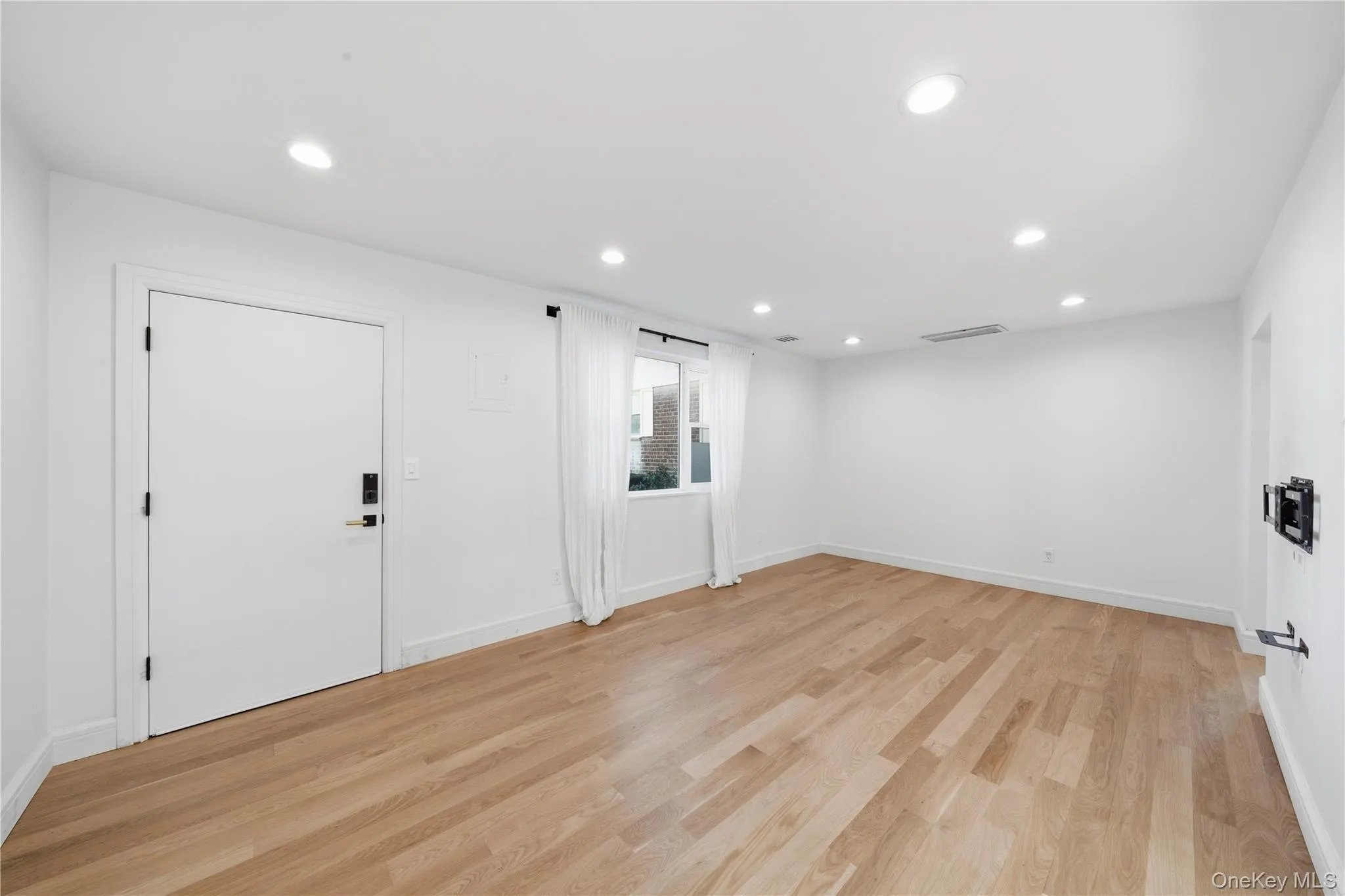 6821 Cloverdale Lane, New York, NY, 3 Bedrooms Bedrooms, 6 Rooms Rooms,3 BathroomsBathrooms,Residential Lease,For Rent,Cloverdale,0,976962 6821 Cloverdale Lane, New York, NY, 3 Bedrooms Bedrooms, 6 Rooms Rooms,3 BathroomsBathrooms,Residential Lease,For Rent,Cloverdale,0,976962