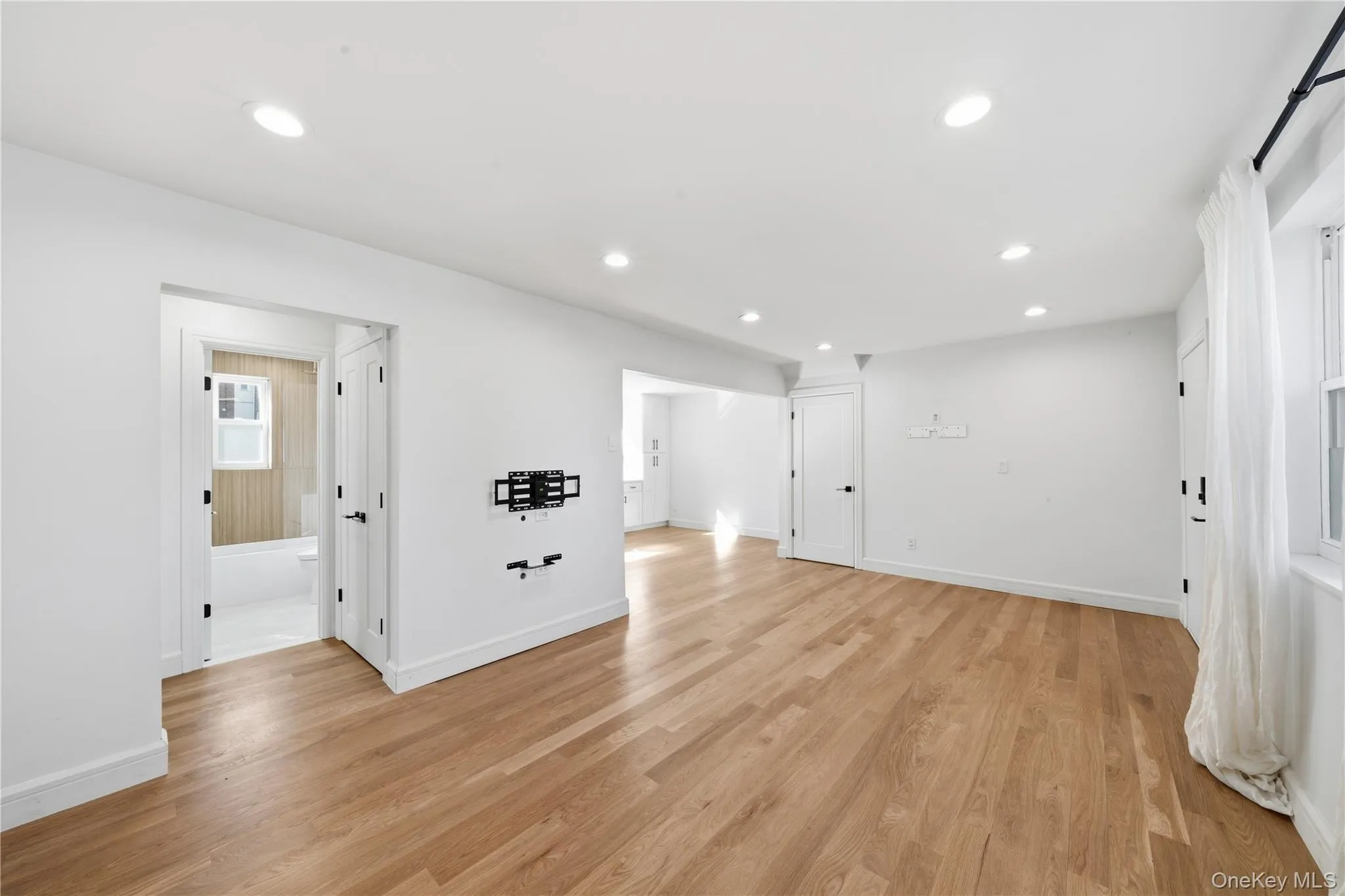 6821 Cloverdale Lane, New York, NY, 3 Bedrooms Bedrooms, 6 Rooms Rooms,3 BathroomsBathrooms,Residential Lease,For Rent,Cloverdale,0,976962 6821 Cloverdale Lane, New York, NY, 3 Bedrooms Bedrooms, 6 Rooms Rooms,3 BathroomsBathrooms,Residential Lease,For Rent,Cloverdale,0,976962