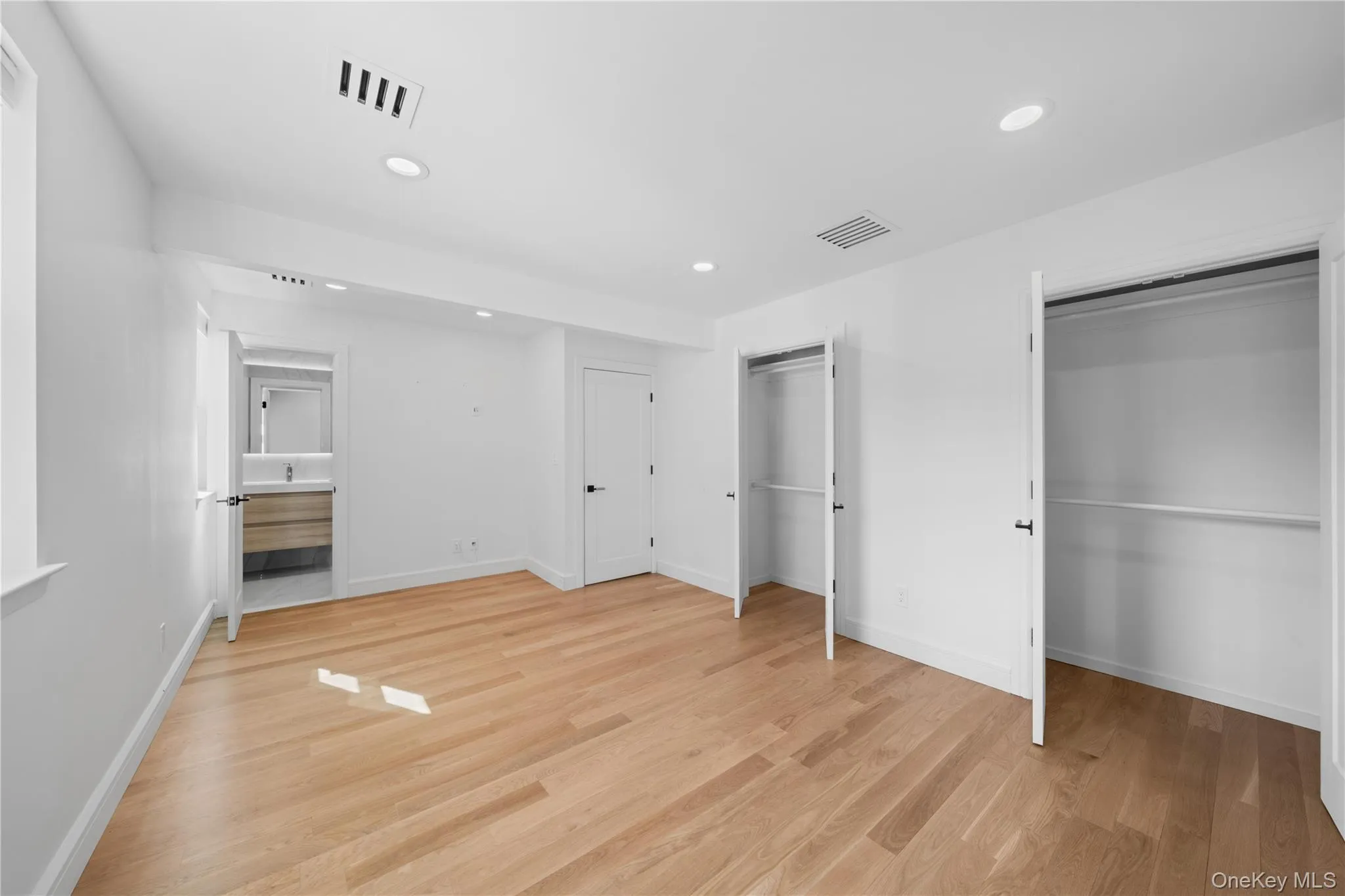 6821 Cloverdale Lane, New York, NY, 3 Bedrooms Bedrooms, 6 Rooms Rooms,3 BathroomsBathrooms,Residential Lease,For Rent,Cloverdale,0,976962 6821 Cloverdale Lane, New York, NY, 3 Bedrooms Bedrooms, 6 Rooms Rooms,3 BathroomsBathrooms,Residential Lease,For Rent,Cloverdale,0,976962