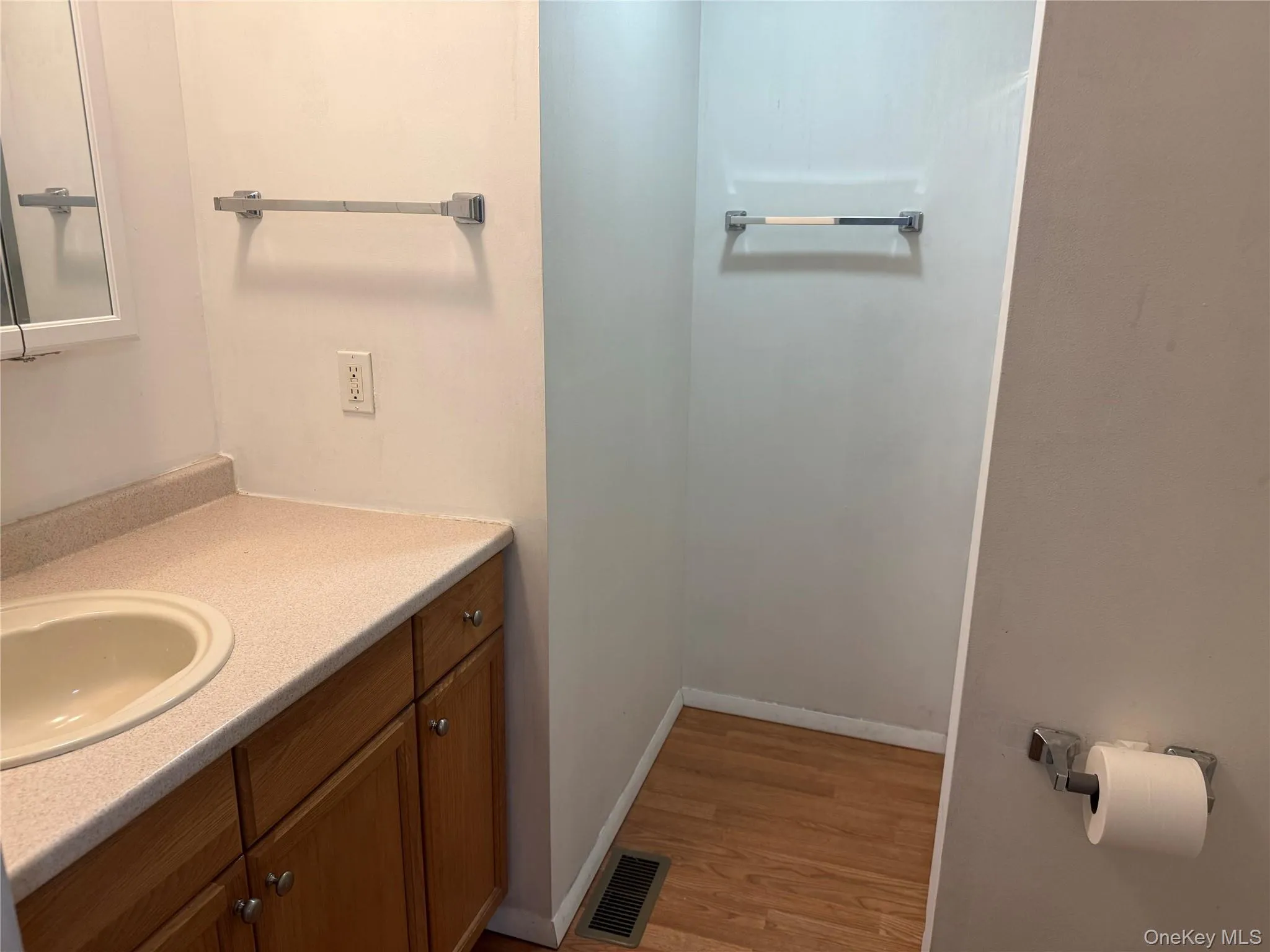 15 Donald Street, Brookhaven, NY, 1 Bedroom Bedrooms, 4 Rooms Rooms,1 BathroomBathrooms,Residential Lease,For Rent,Donald,0,976974 15 Donald Street, Brookhaven, NY, 1 Bedroom Bedrooms, 4 Rooms Rooms,1 BathroomBathrooms,Residential Lease,For Rent,Donald,0,976974