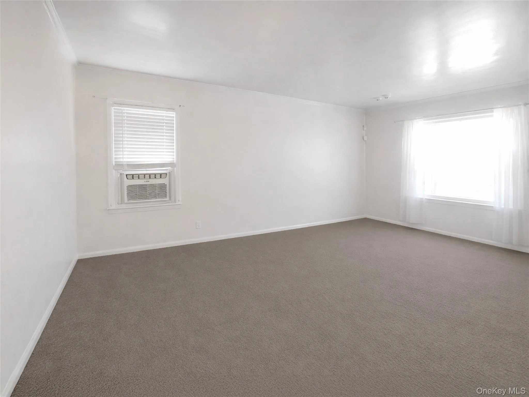 All clutter has been removed from room. Owners are in the process of moving. All clutter has been removed from room. Owners are in the process of moving.