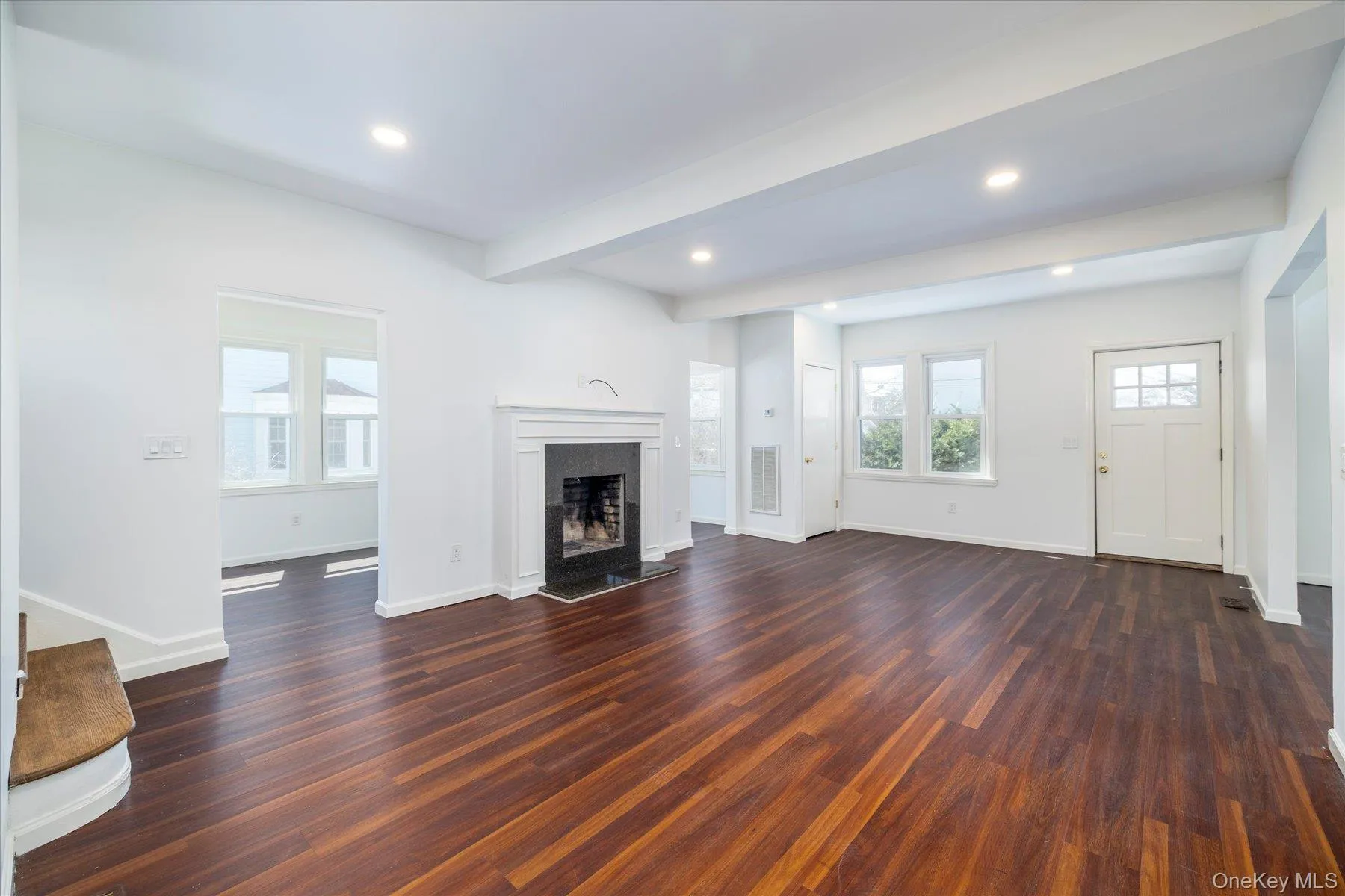 31 Lewis Place, Hempstead, NY, 3 Bedrooms Bedrooms, 6 Rooms Rooms,2 BathroomsBathrooms,Residential Lease,For Rent,Lewis,0,976981 31 Lewis Place, Hempstead, NY, 3 Bedrooms Bedrooms, 6 Rooms Rooms,2 BathroomsBathrooms,Residential Lease,For Rent,Lewis,0,976981