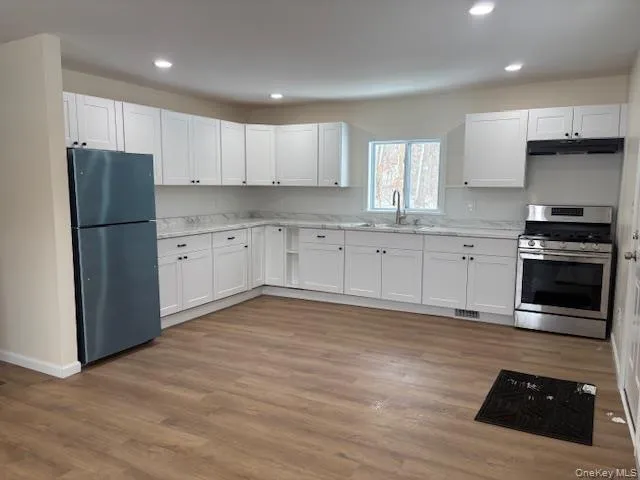 51 Oak Drive, Riverhead, NY, 4 Bedrooms Bedrooms, 6 Rooms Rooms,1 BathroomBathrooms,Residential Lease,For Rent,Oak,0,977004 51 Oak Drive, Riverhead, NY, 4 Bedrooms Bedrooms, 6 Rooms Rooms,1 BathroomBathrooms,Residential Lease,For Rent,Oak,0,977004