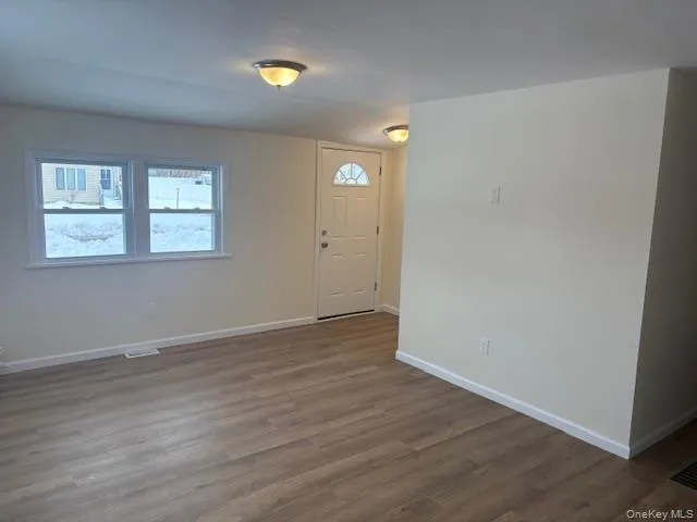 51 Oak Drive, Riverhead, NY, 4 Bedrooms Bedrooms, 6 Rooms Rooms,1 BathroomBathrooms,Residential Lease,For Rent,Oak,0,977004 51 Oak Drive, Riverhead, NY, 4 Bedrooms Bedrooms, 6 Rooms Rooms,1 BathroomBathrooms,Residential Lease,For Rent,Oak,0,977004