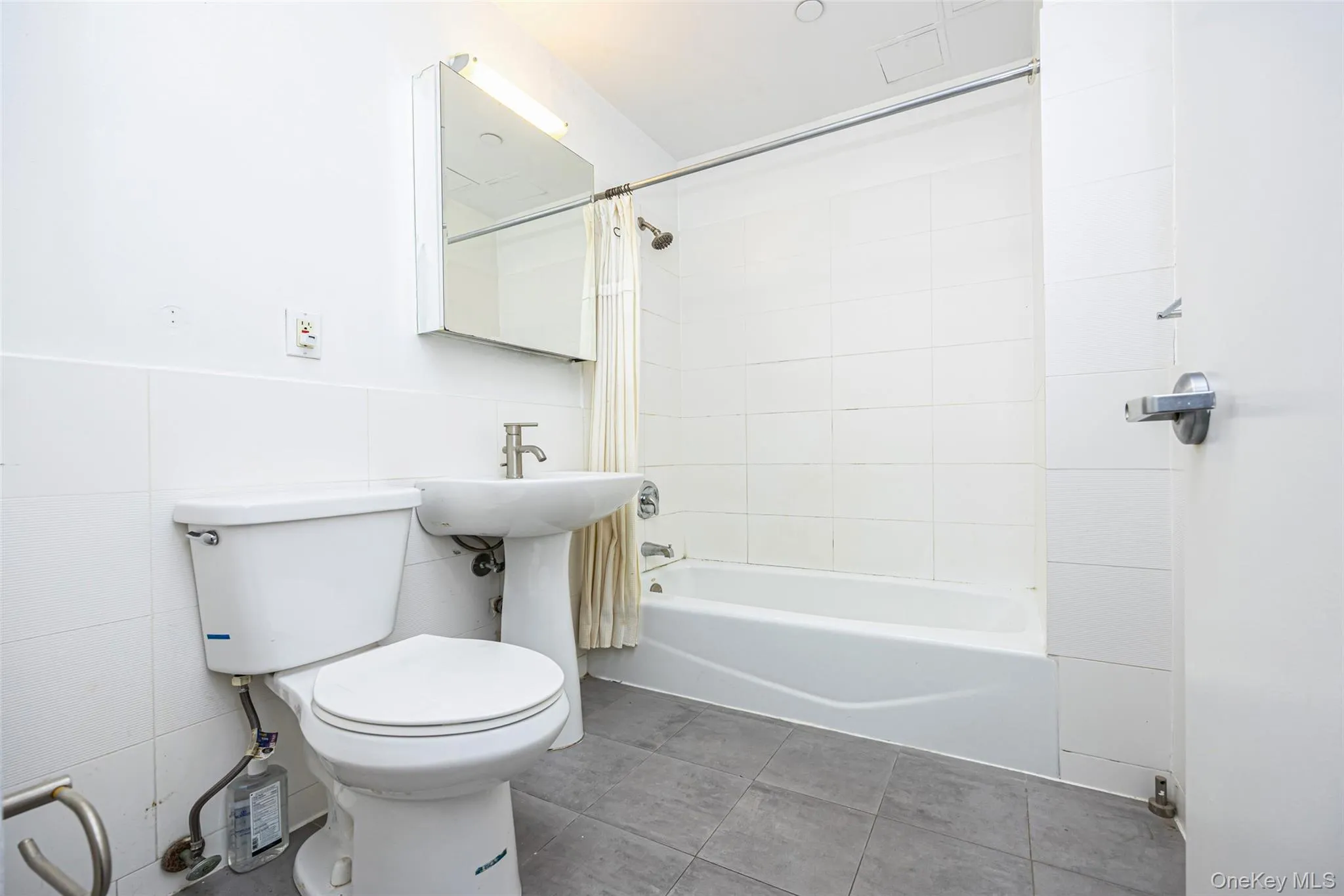 7128 163rd Street, New York, NY, 2 Bedrooms Bedrooms, 7 Rooms Rooms,2 BathroomsBathrooms,Residential,For Rent,163rd,0,977007 7128 163rd Street, New York, NY, 2 Bedrooms Bedrooms, 7 Rooms Rooms,2 BathroomsBathrooms,Residential,For Rent,163rd,0,977007