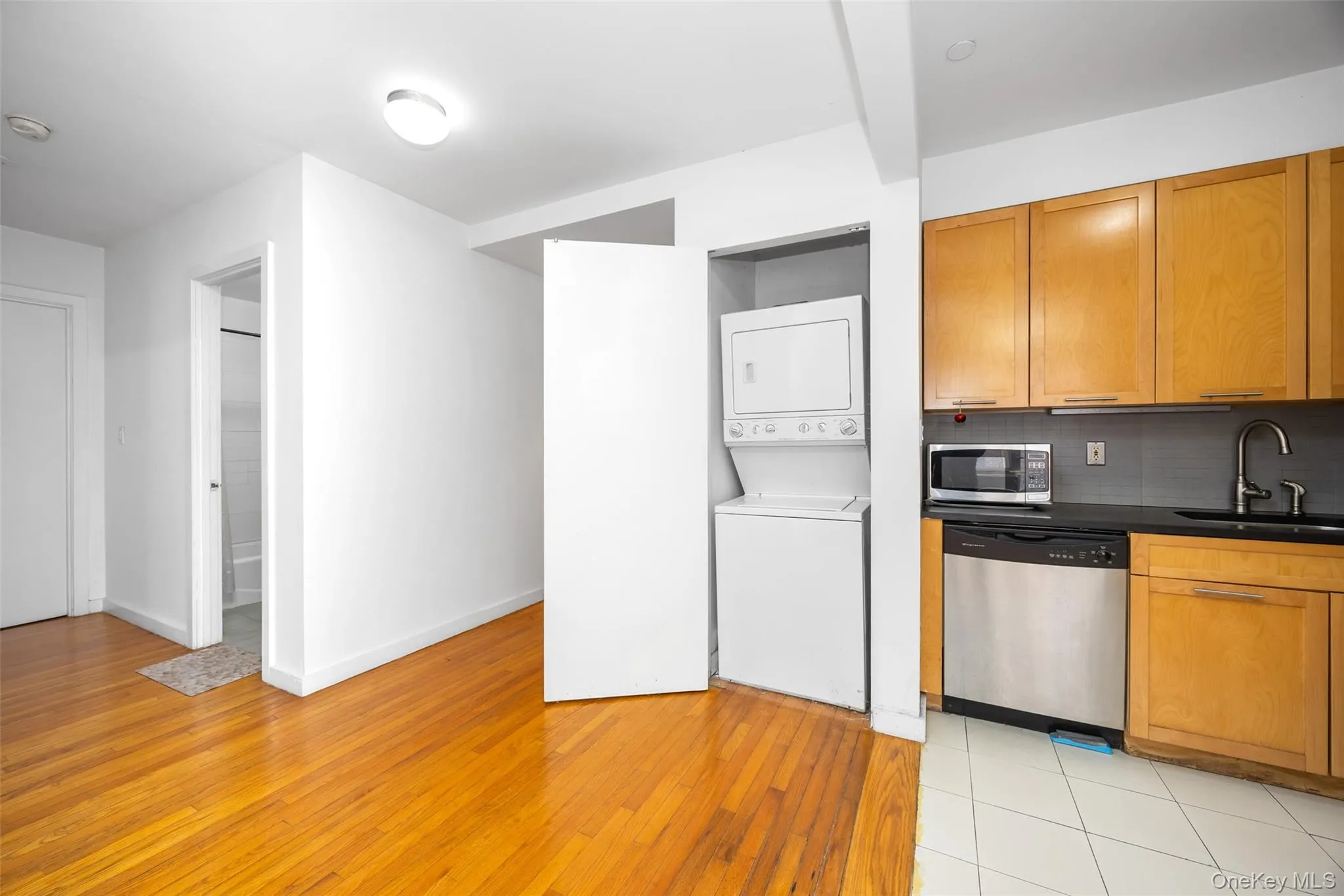 7128 163rd Street, New York, NY, 2 Bedrooms Bedrooms, 7 Rooms Rooms,2 BathroomsBathrooms,Residential,For Rent,163rd,0,977007 7128 163rd Street, New York, NY, 2 Bedrooms Bedrooms, 7 Rooms Rooms,2 BathroomsBathrooms,Residential,For Rent,163rd,0,977007