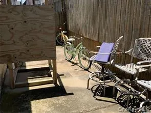Back Patio W/Outdoor Shower Back Patio W/Outdoor Shower