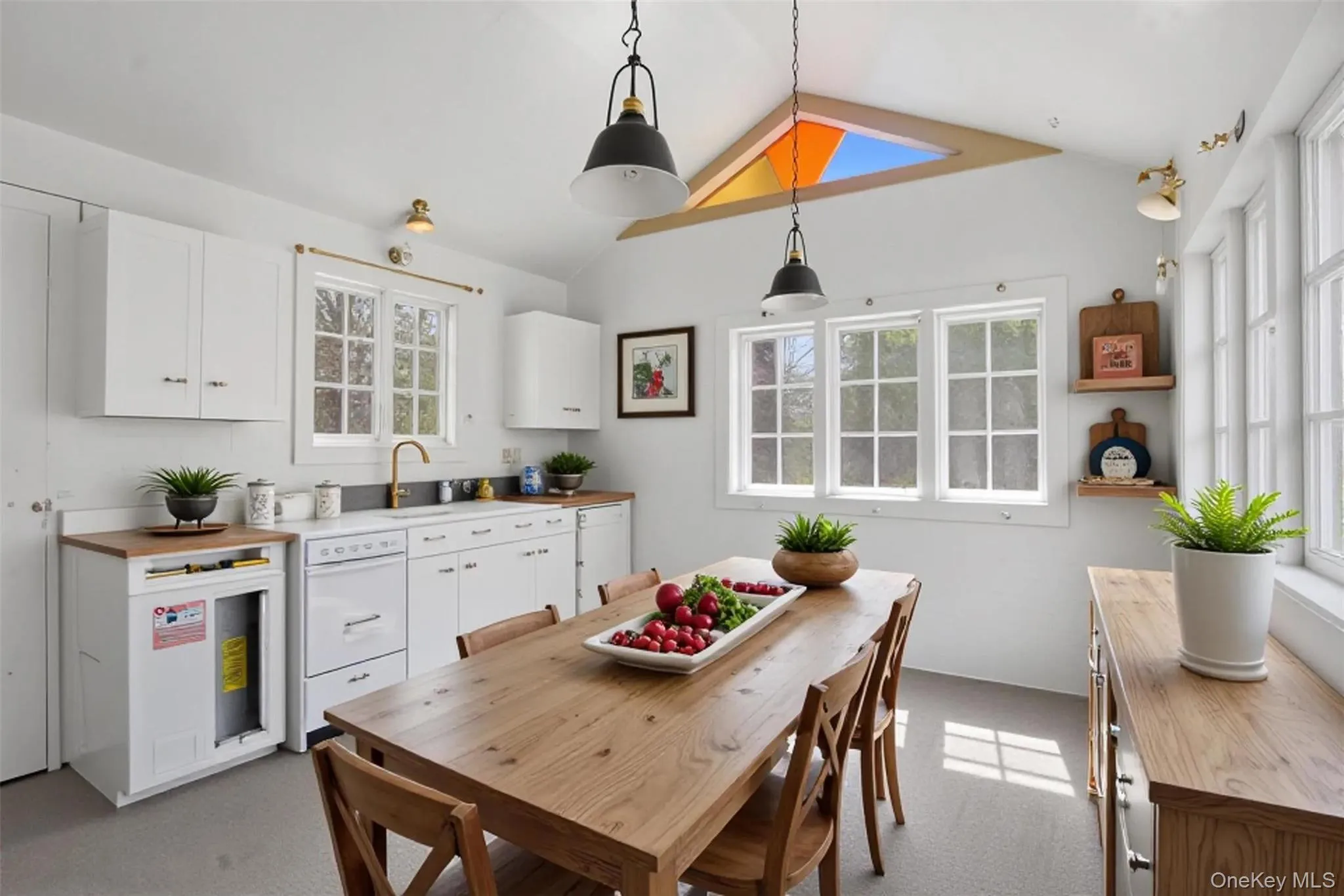*Cottage 2 Kitchen Photo has been Virtually Staged* *Cottage 2 Kitchen Photo has been Virtually Staged*