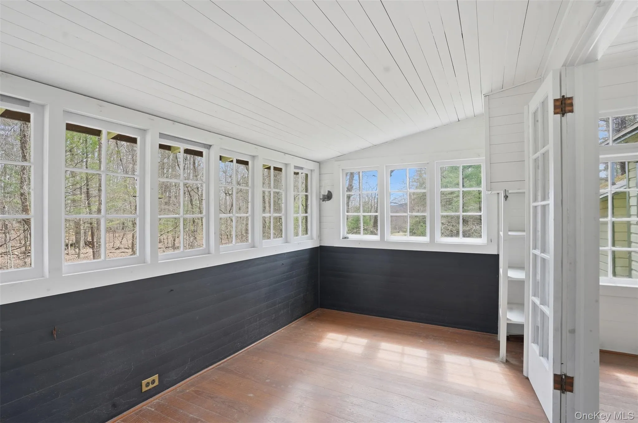 *Cottage 2 Bedroom* *Cottage 2 Bedroom*