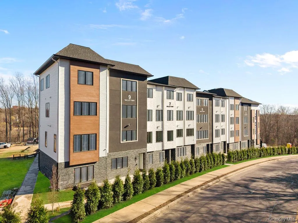View of apartment building / complex View of apartment building / complex