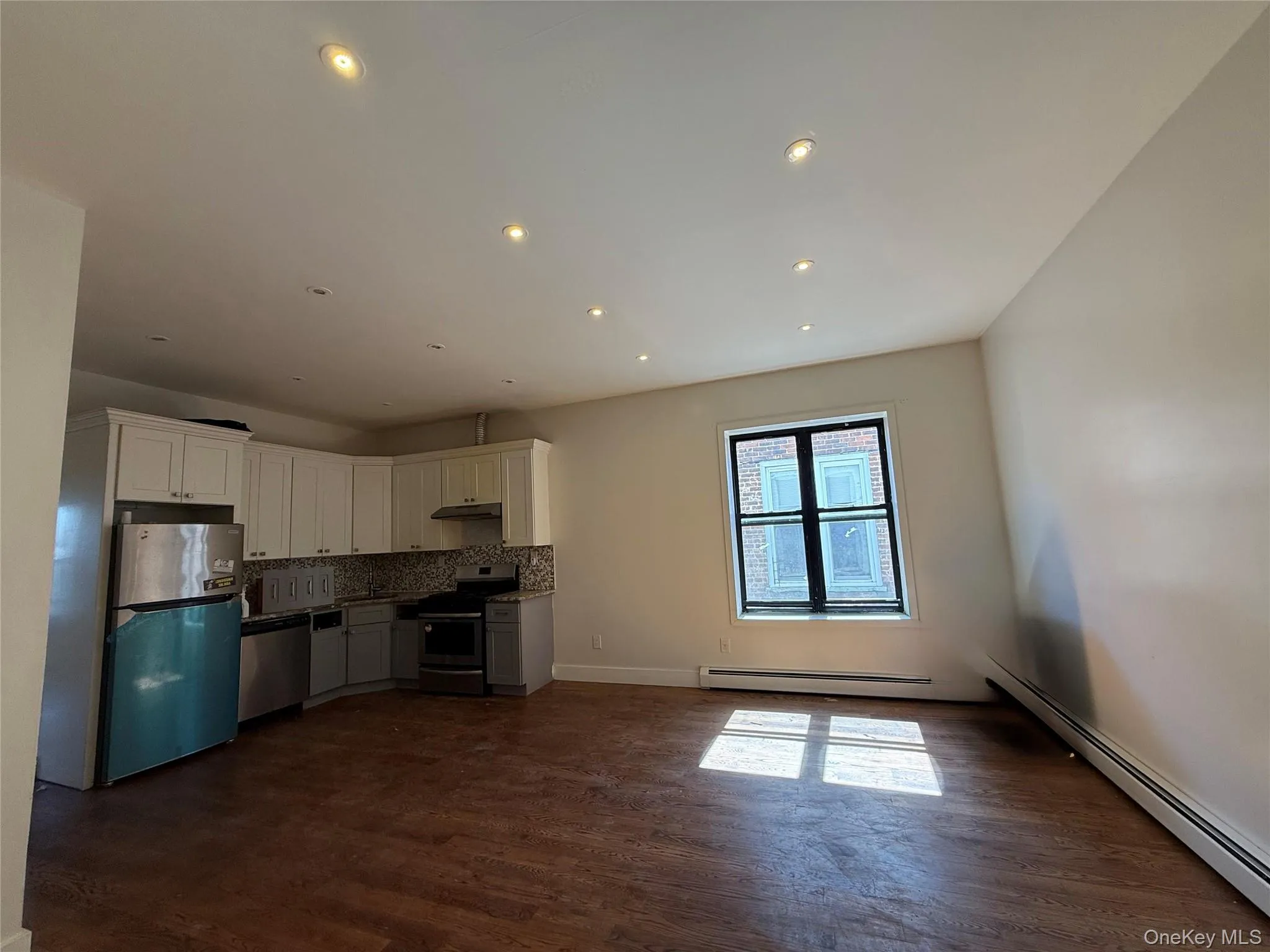519 Miller Avenue, New York, NY, 4 Bedrooms Bedrooms, 6 Rooms Rooms,1 BathroomBathrooms,Residential Lease,For Rent,Miller,0,977073 519 Miller Avenue, New York, NY, 4 Bedrooms Bedrooms, 6 Rooms Rooms,1 BathroomBathrooms,Residential Lease,For Rent,Miller,0,977073