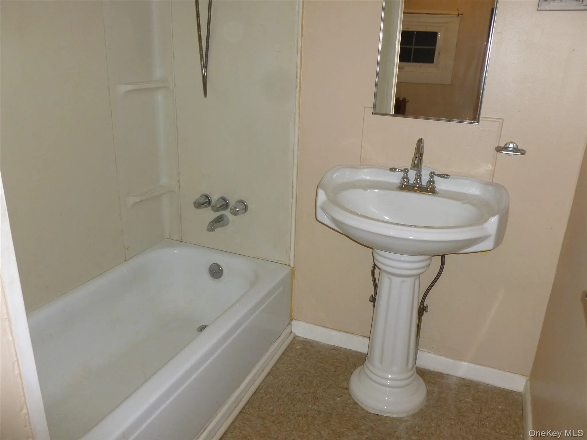 19 Main Street, Wappinger, NY, 1 Bedroom Bedrooms, 3 Rooms Rooms,1 BathroomBathrooms,Residential Lease,For Rent,Main,0,977080 19 Main Street, Wappinger, NY, 1 Bedroom Bedrooms, 3 Rooms Rooms,1 BathroomBathrooms,Residential Lease,For Rent,Main,0,977080