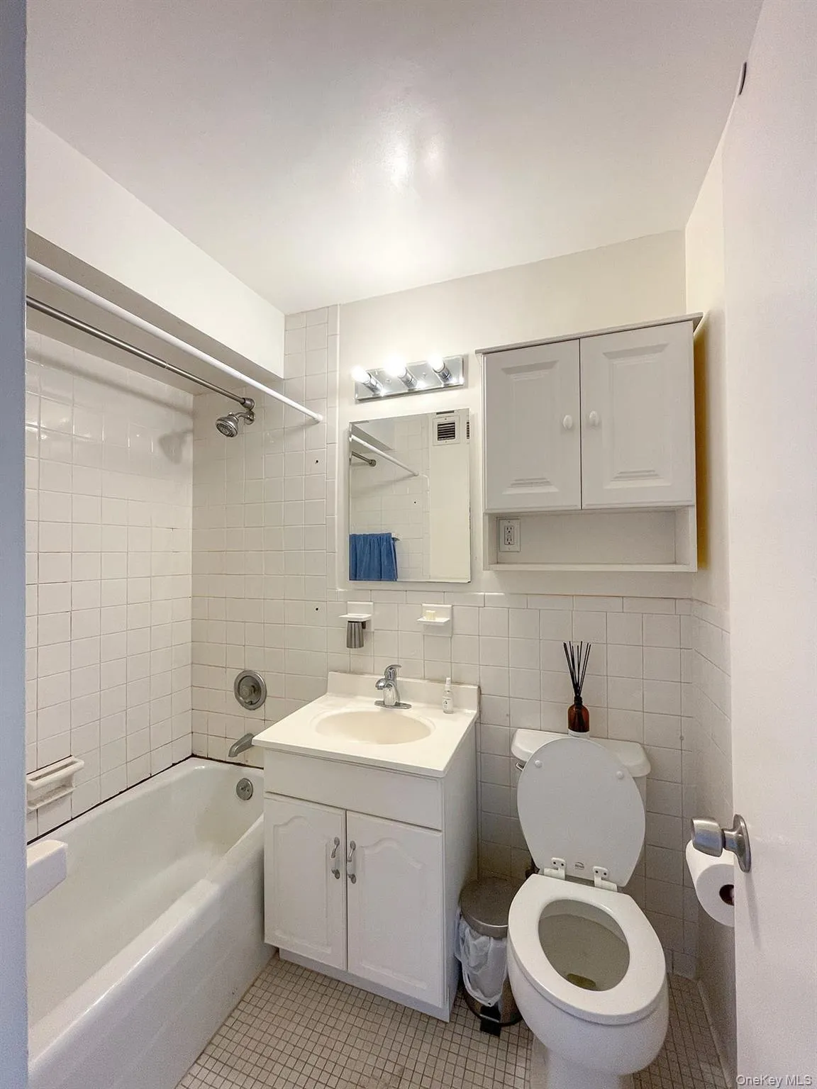 70-25 Yellowstone Boulevard, New York, NY, 1 Bedroom Bedrooms, 3 Rooms Rooms,1 BathroomBathrooms,Residential Lease,For Rent,Yellowstone,0,977116 70-25 Yellowstone Boulevard, New York, NY, 1 Bedroom Bedrooms, 3 Rooms Rooms,1 BathroomBathrooms,Residential Lease,For Rent,Yellowstone,0,977116