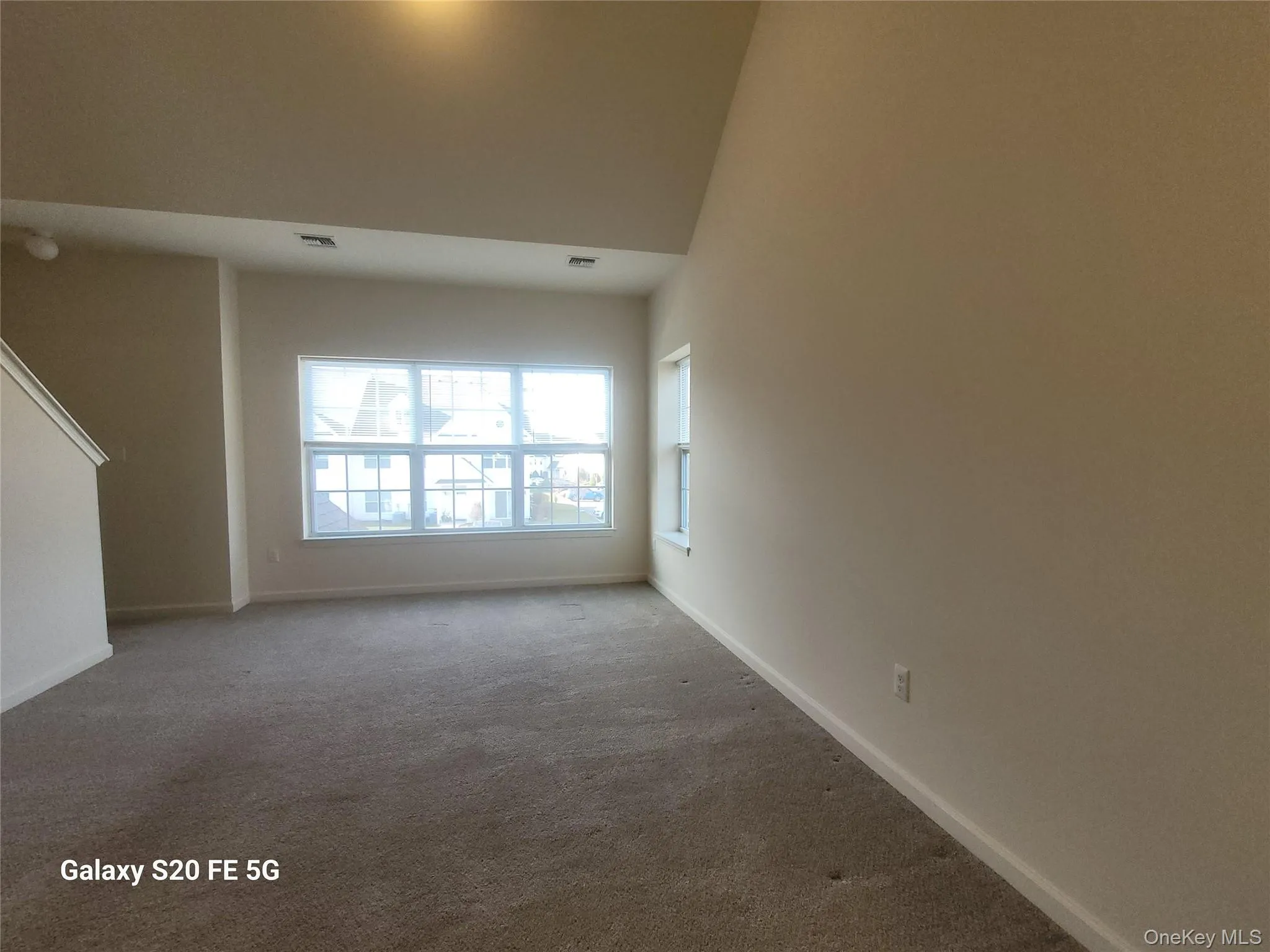 LR with cathedral ceiling LR with cathedral ceiling