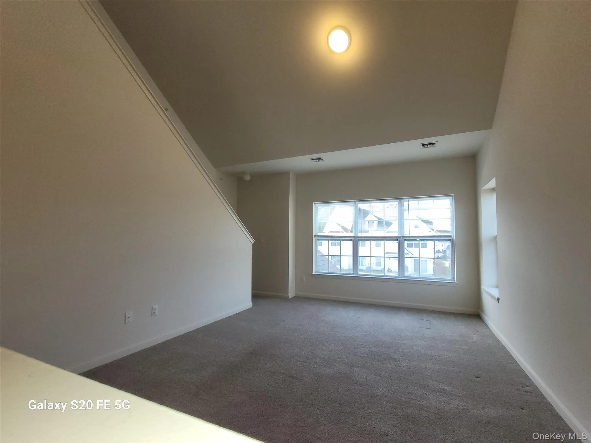 LR with cathedral ceiling LR with cathedral ceiling