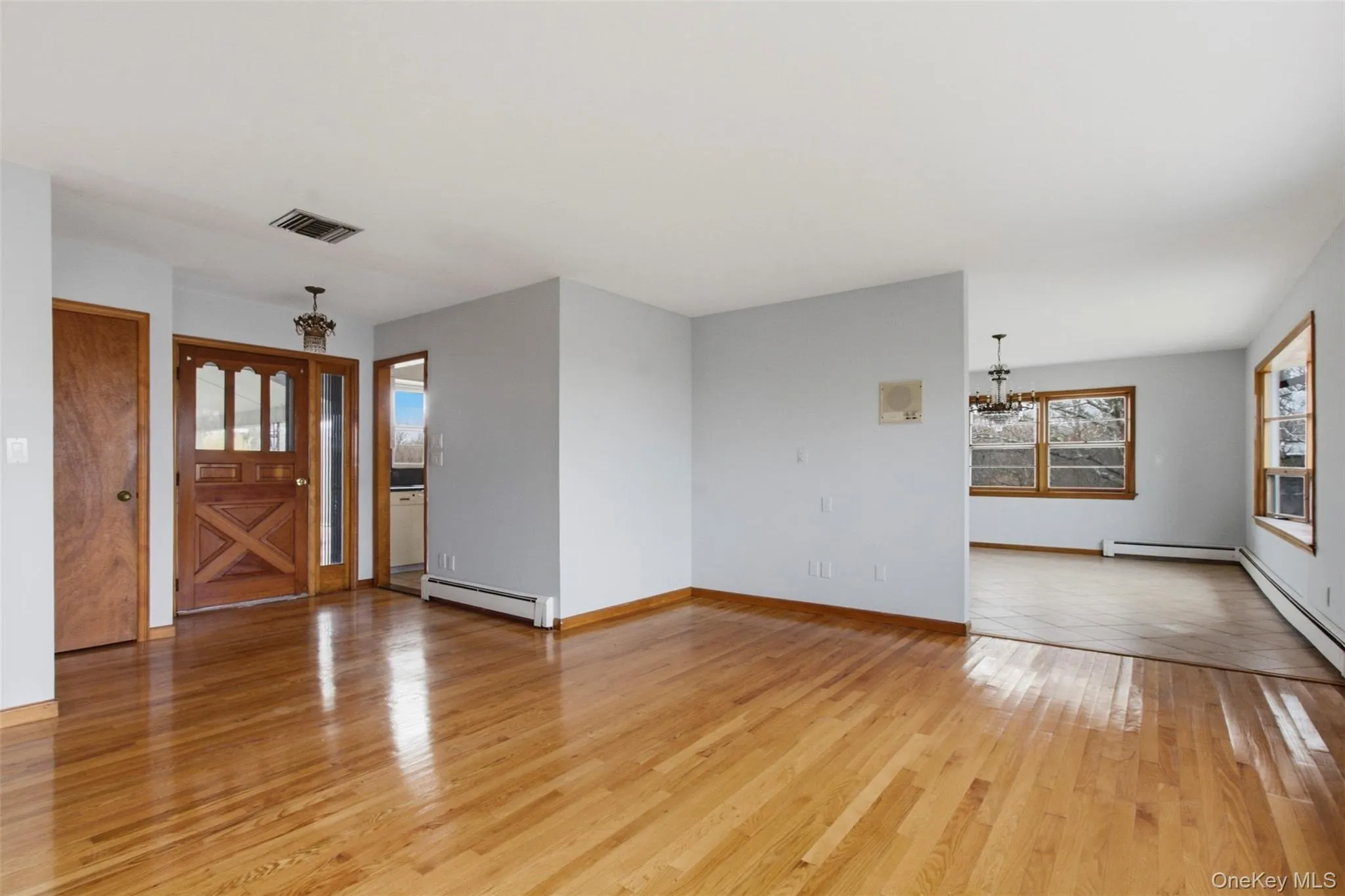 Entry highlighting open floorplan. Entry highlighting open floorplan.
