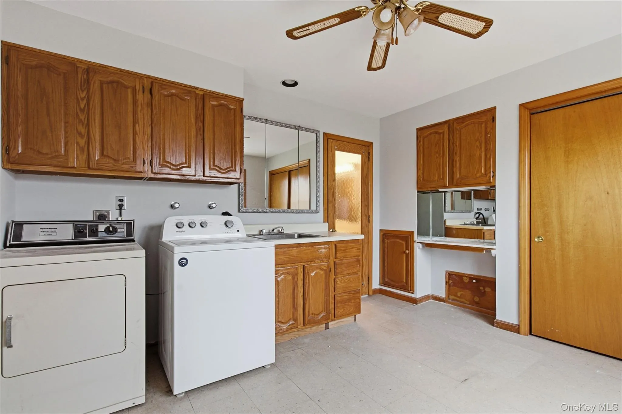Top Floor Laundry room. Top Floor Laundry room.