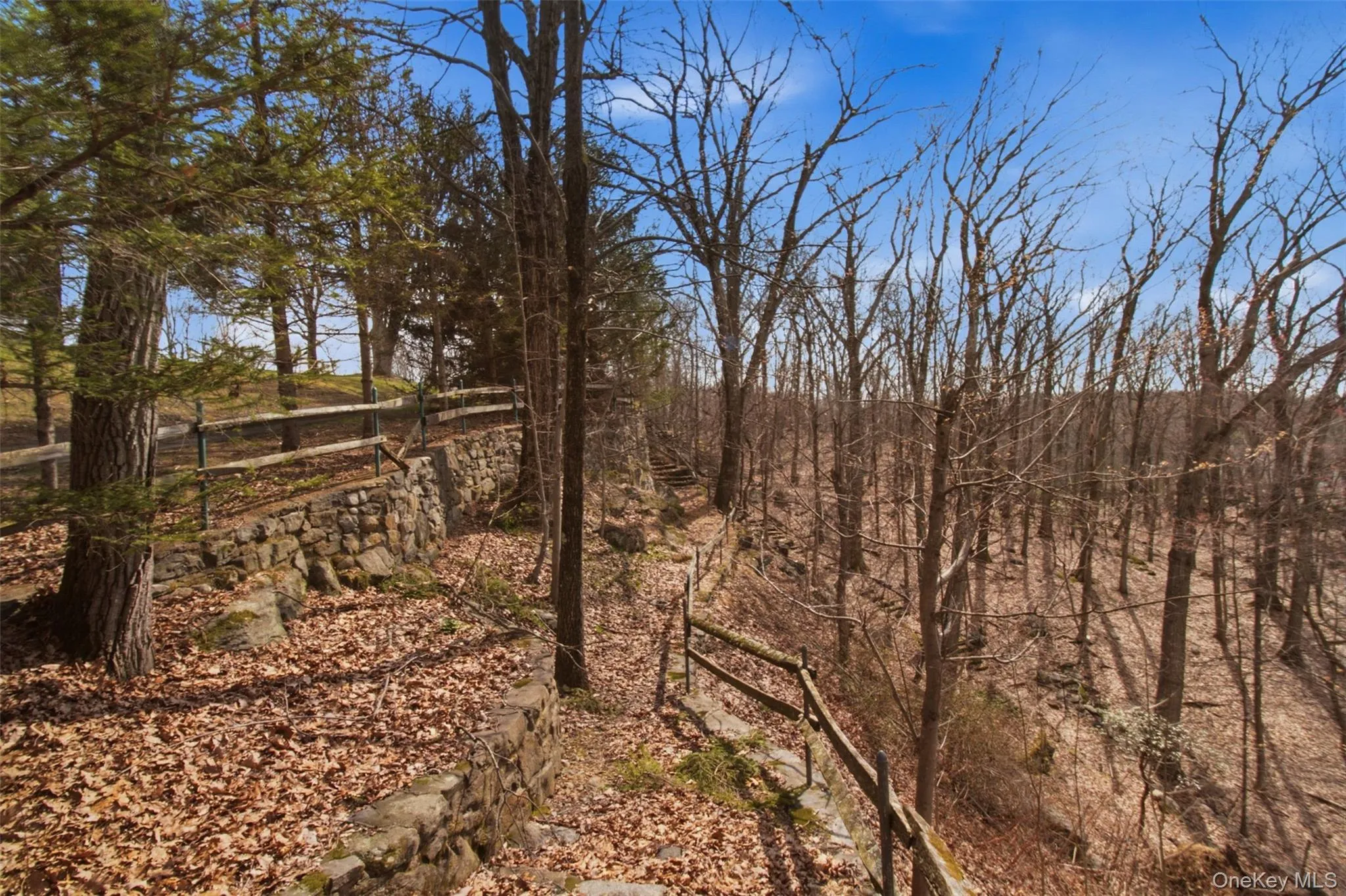 Backyard landscape that offers a new path and perspective with every stroll. Backyard landscape that offers a new path and perspective with every stroll.
