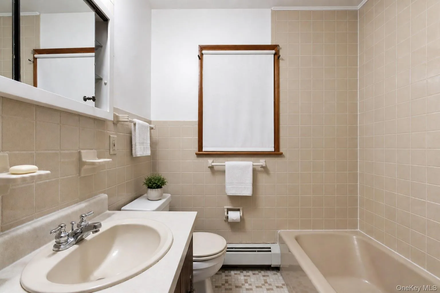 1st Floor full bath. 1st Floor full bath.