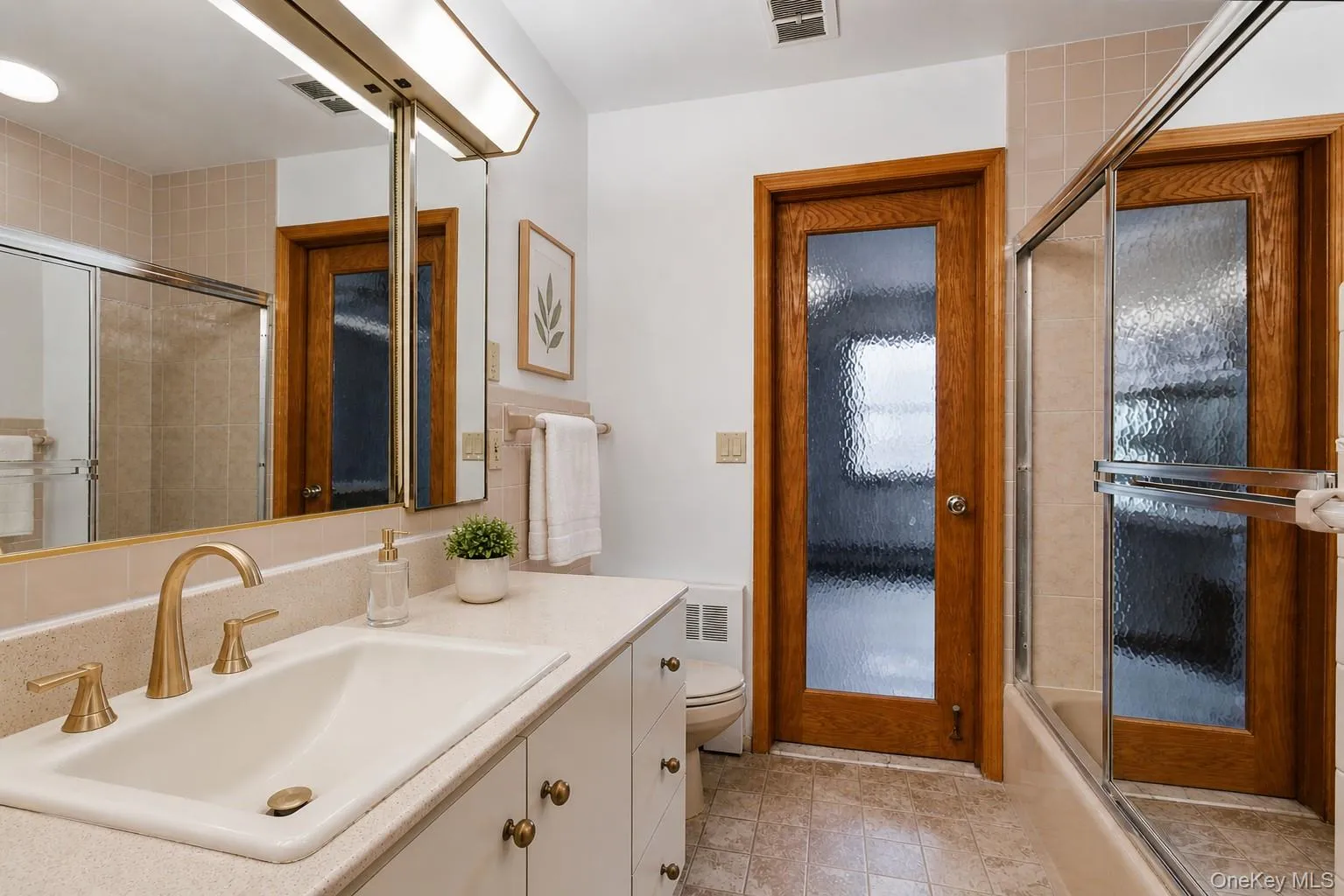Hall bath. Hall bath.