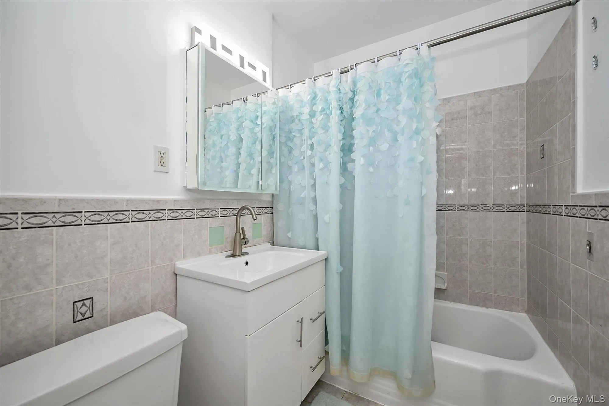 9941 64th Avenue, New York, NY, 1 Bedroom Bedrooms, 4 Rooms Rooms,1 BathroomBathrooms,Residential Lease,For Rent,64th,0,977152 9941 64th Avenue, New York, NY, 1 Bedroom Bedrooms, 4 Rooms Rooms,1 BathroomBathrooms,Residential Lease,For Rent,64th,0,977152