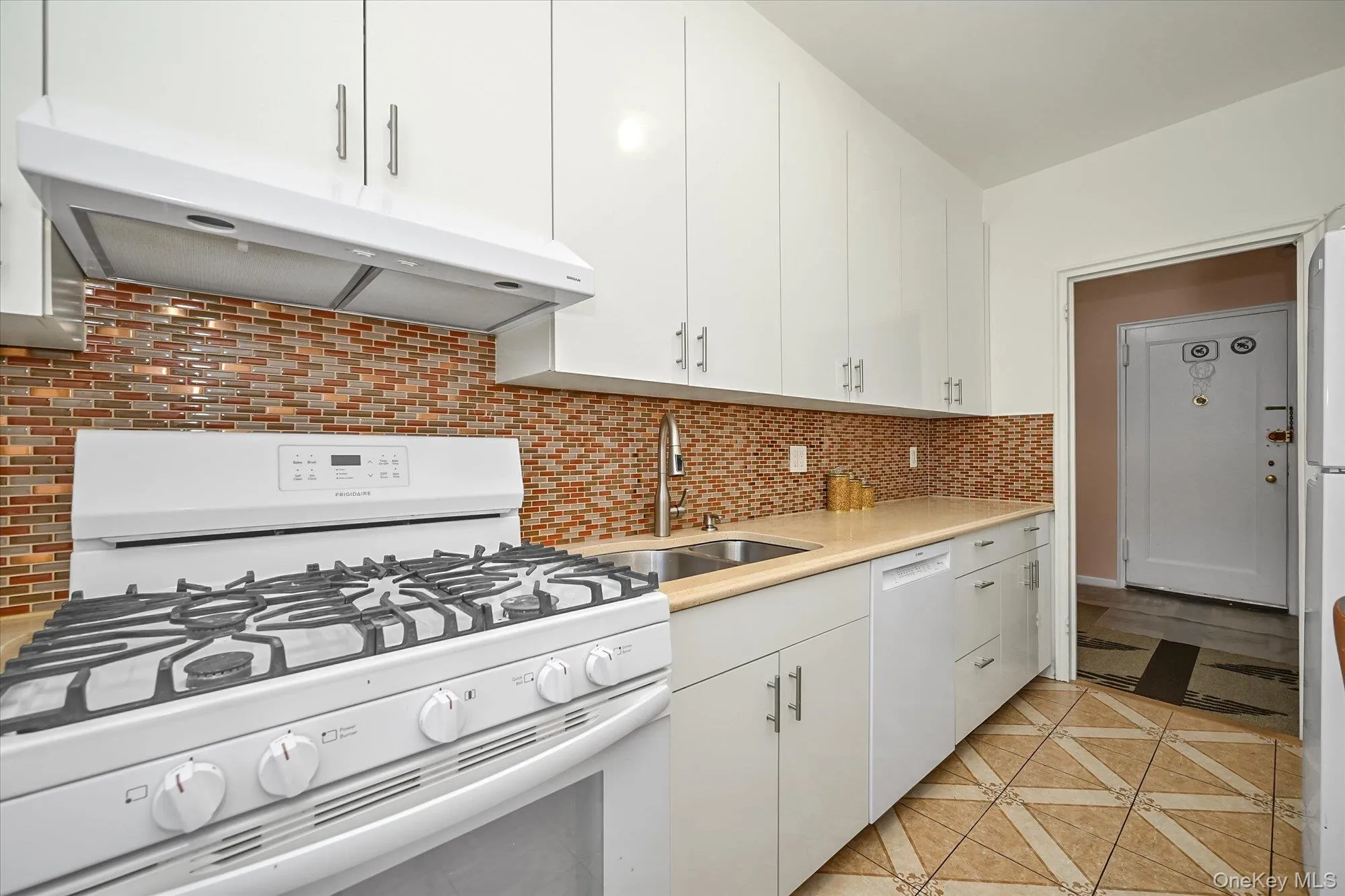 9941 64th Avenue, New York, NY, 1 Bedroom Bedrooms, 4 Rooms Rooms,1 BathroomBathrooms,Residential Lease,For Rent,64th,0,977152 9941 64th Avenue, New York, NY, 1 Bedroom Bedrooms, 4 Rooms Rooms,1 BathroomBathrooms,Residential Lease,For Rent,64th,0,977152
