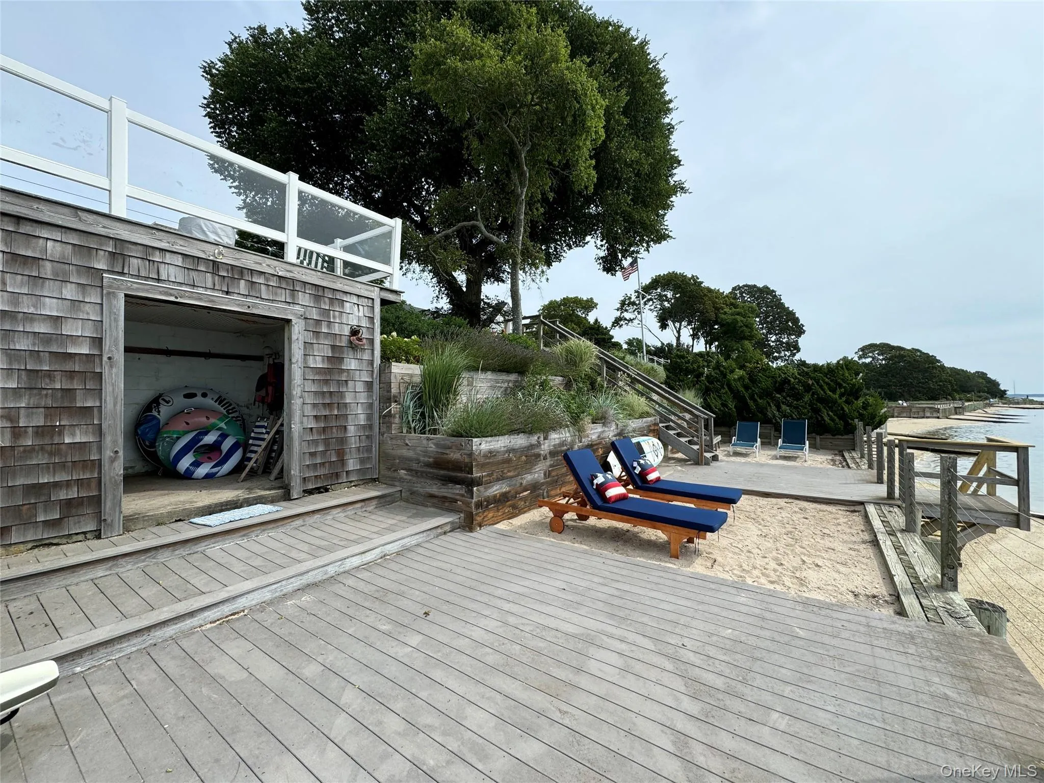 Lounge area overlooking the bay Lounge area overlooking the bay