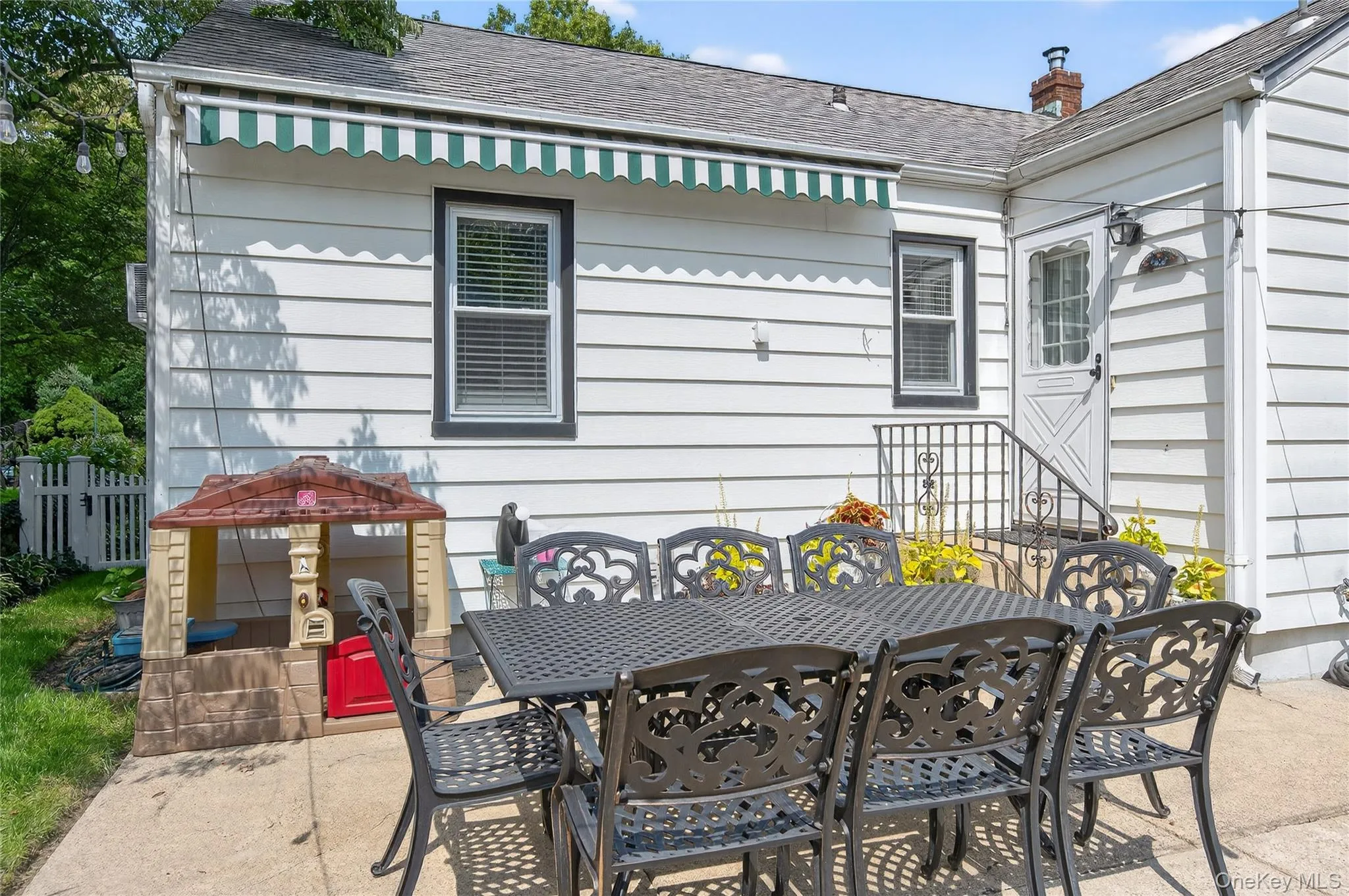 13 Prospect Street, Oyster Bay, NY, 2 Bedrooms Bedrooms, 4 Rooms Rooms,1 BathroomBathrooms,Residential Lease,For Rent,Prospect,0,977167 13 Prospect Street, Oyster Bay, NY, 2 Bedrooms Bedrooms, 4 Rooms Rooms,1 BathroomBathrooms,Residential Lease,For Rent,Prospect,0,977167