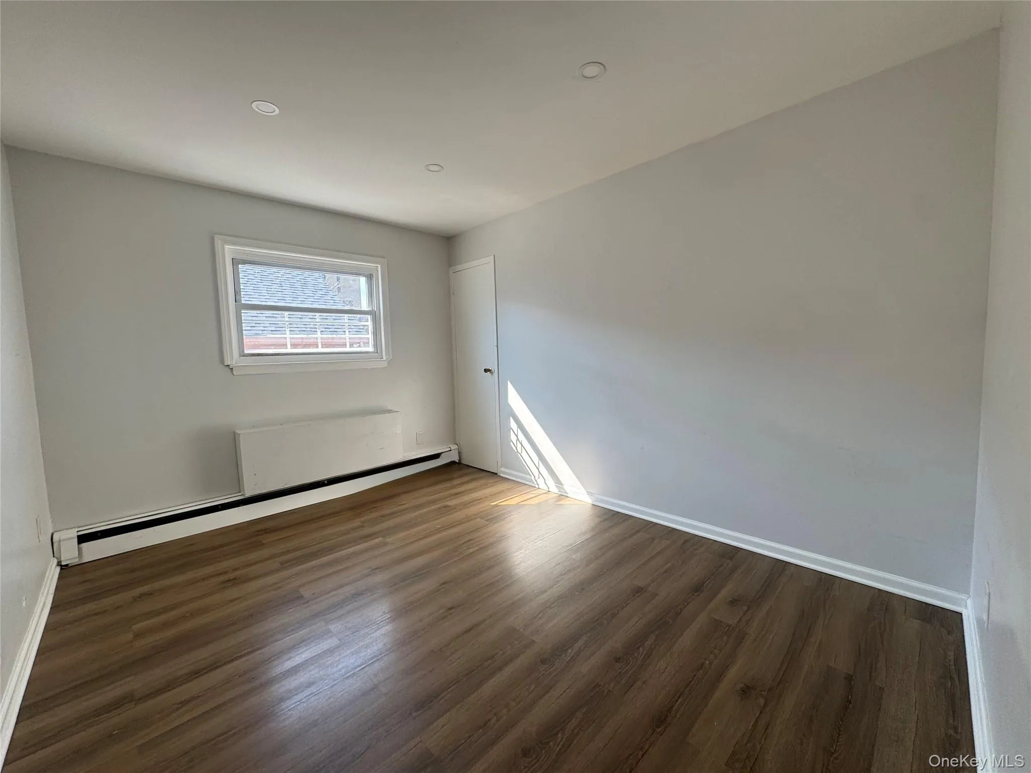1726 Plainview Avenue, New York, NY, 2 Bedrooms Bedrooms, 4 Rooms Rooms,1 BathroomBathrooms,Residential Lease,For Rent,Plainview,0,977188 1726 Plainview Avenue, New York, NY, 2 Bedrooms Bedrooms, 4 Rooms Rooms,1 BathroomBathrooms,Residential Lease,For Rent,Plainview,0,977188
