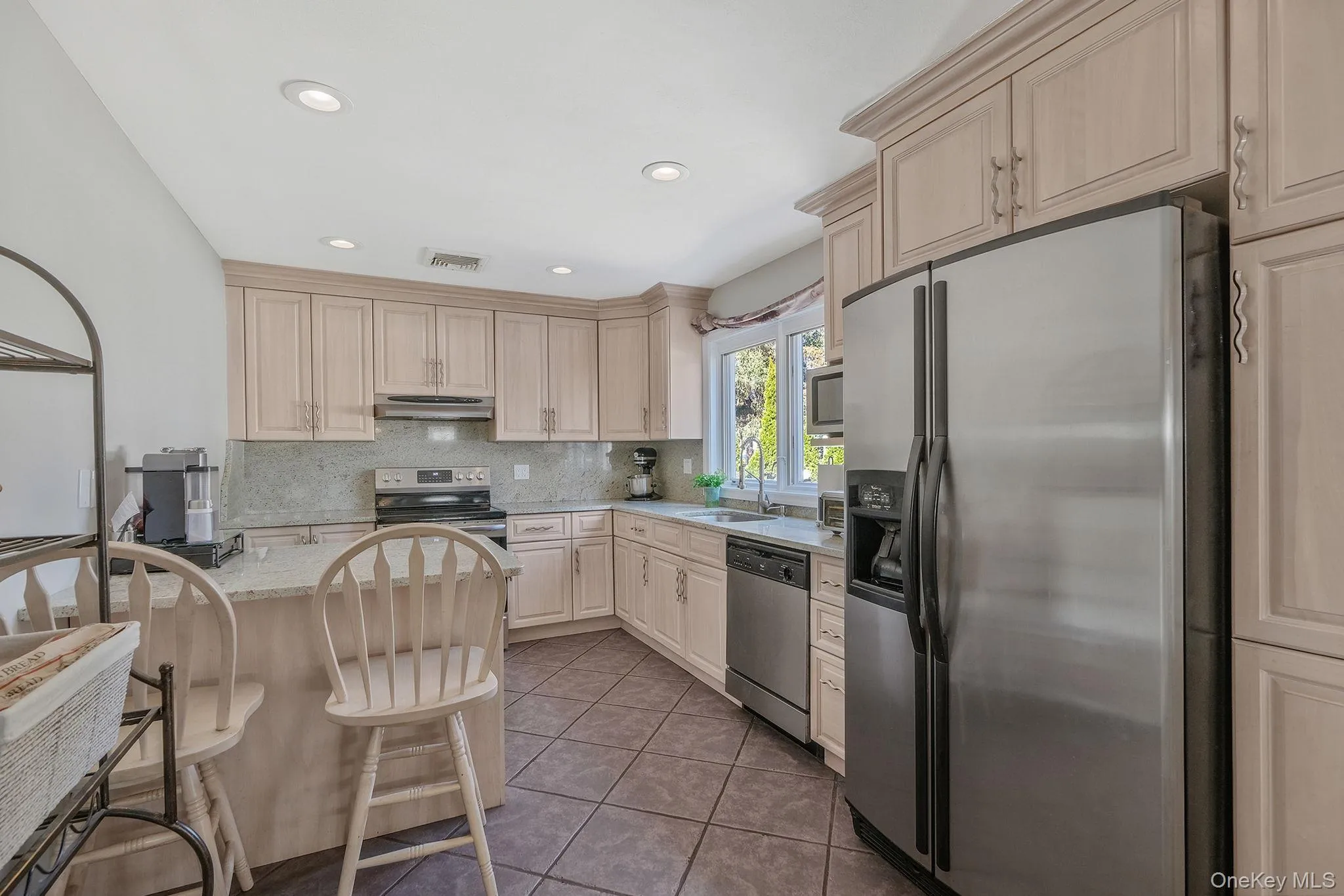 43 Hallock Avenue, Smithtown, NY, 4 Bedrooms Bedrooms, 8 Rooms Rooms,2 BathroomsBathrooms,Residential,For Rent,Hallock,0,977202 43 Hallock Avenue, Smithtown, NY, 4 Bedrooms Bedrooms, 8 Rooms Rooms,2 BathroomsBathrooms,Residential,For Rent,Hallock,0,977202