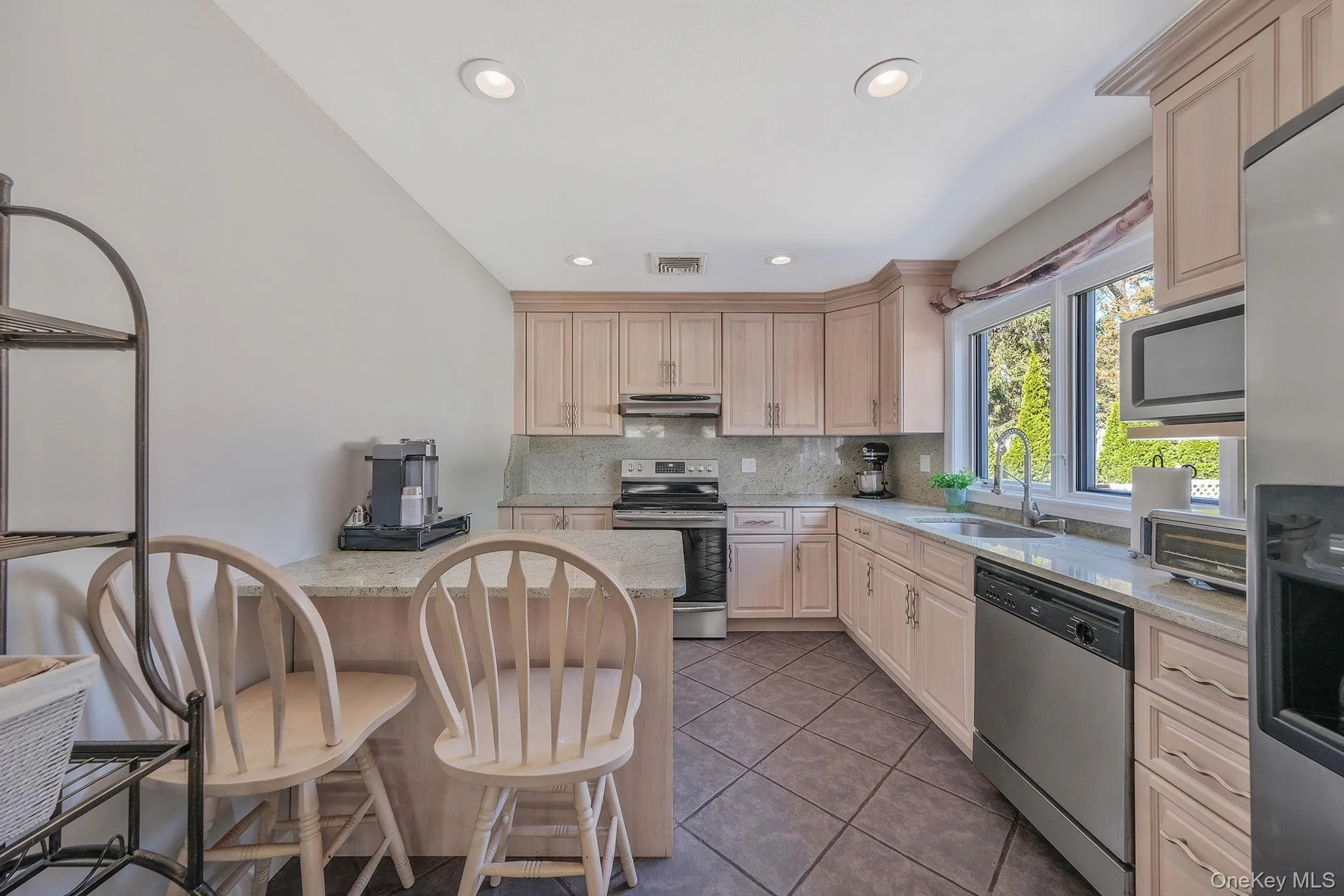 43 Hallock Avenue, Smithtown, NY, 4 Bedrooms Bedrooms, 8 Rooms Rooms,2 BathroomsBathrooms,Residential,For Rent,Hallock,0,977202 43 Hallock Avenue, Smithtown, NY, 4 Bedrooms Bedrooms, 8 Rooms Rooms,2 BathroomsBathrooms,Residential,For Rent,Hallock,0,977202